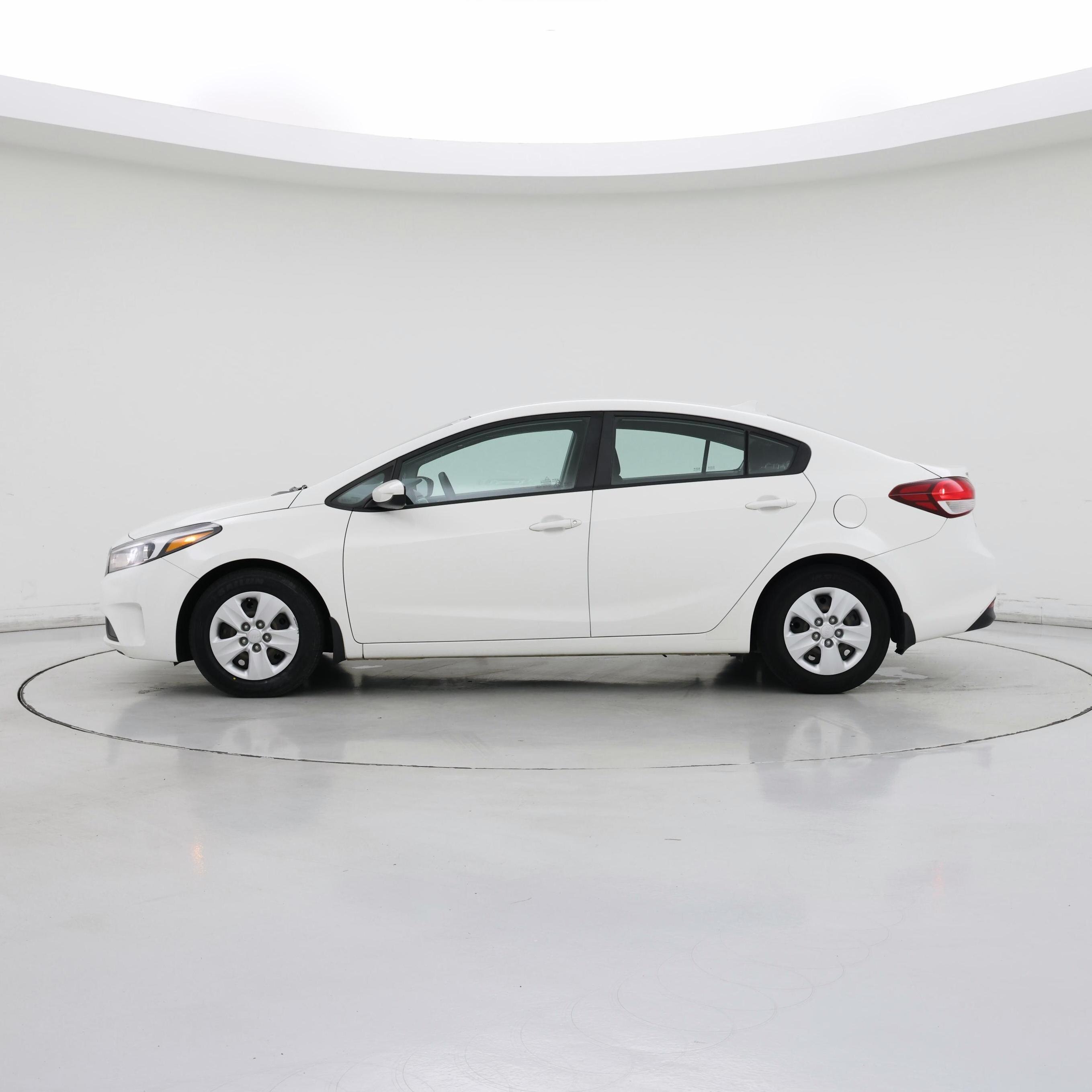 Thumbnail: 2017 Kia Forte - 3