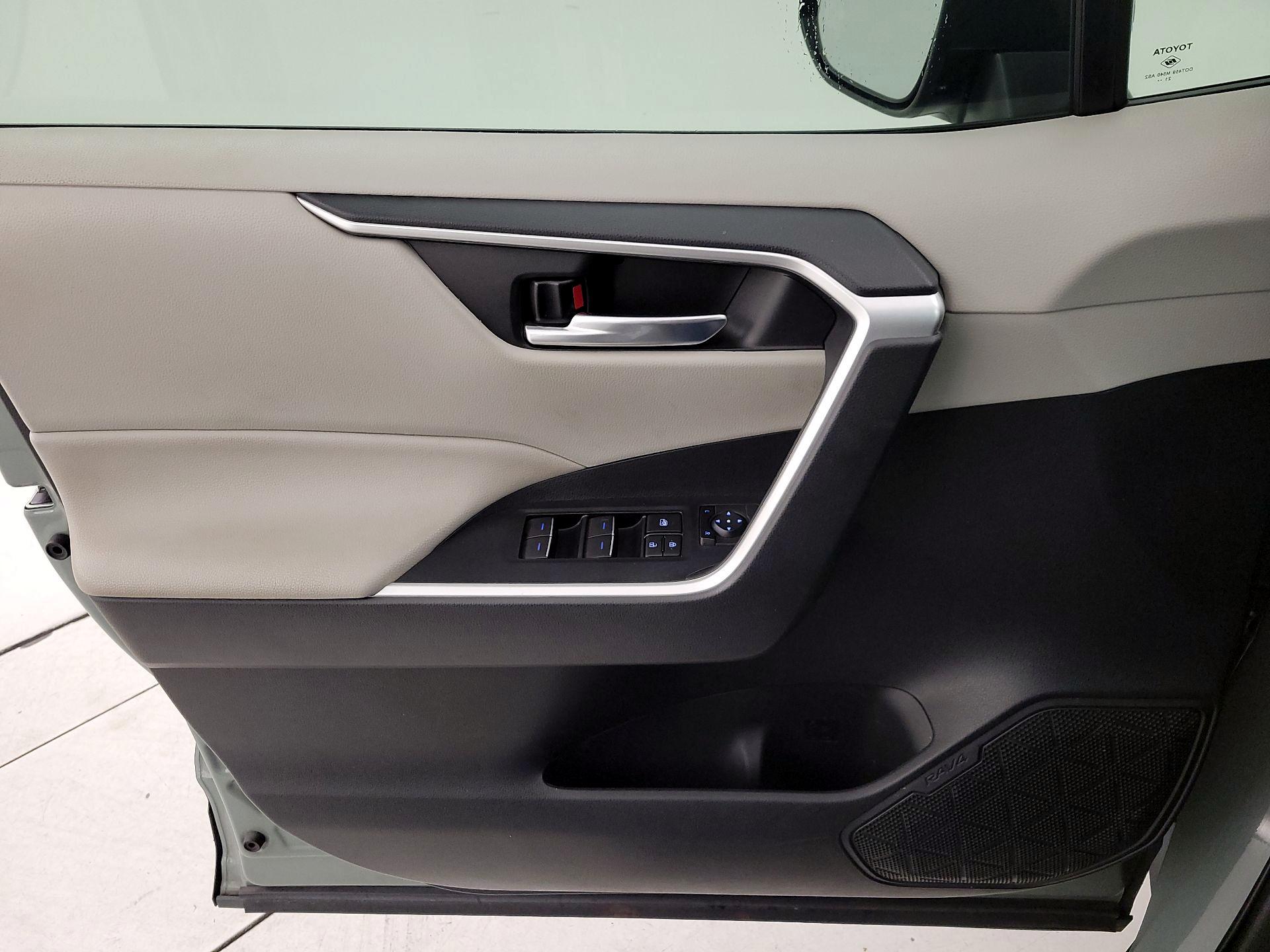 Thumbnail: 2022 Toyota RAV4 - 12