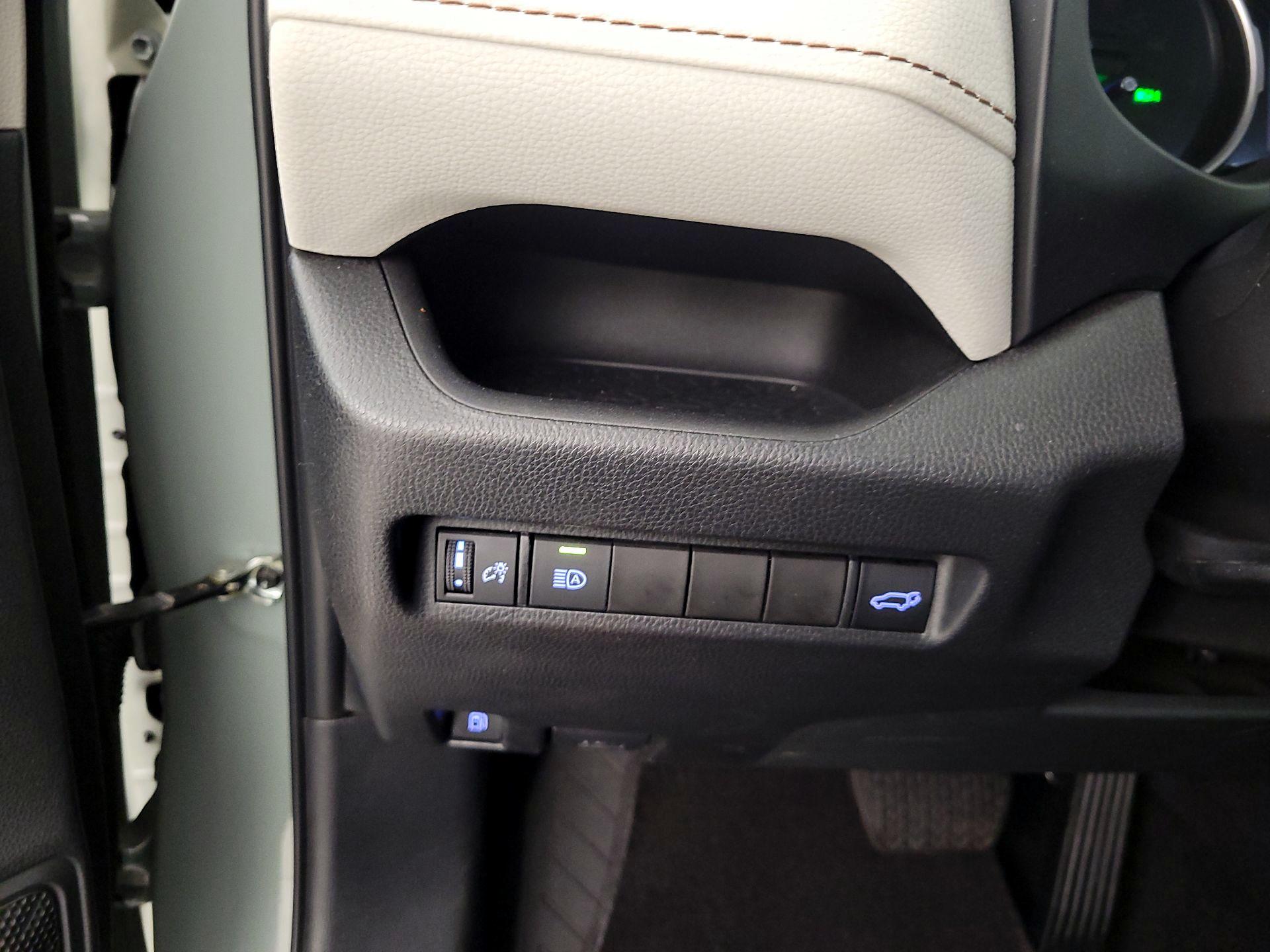 Thumbnail: 2022 Toyota RAV4 - 13