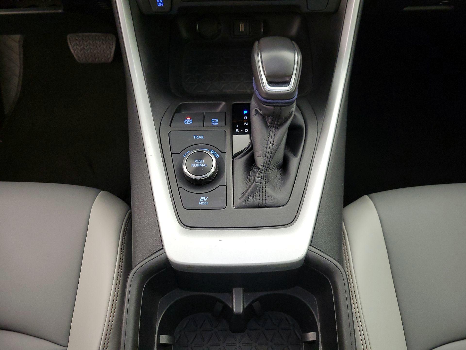 Thumbnail: 2022 Toyota RAV4 - 18