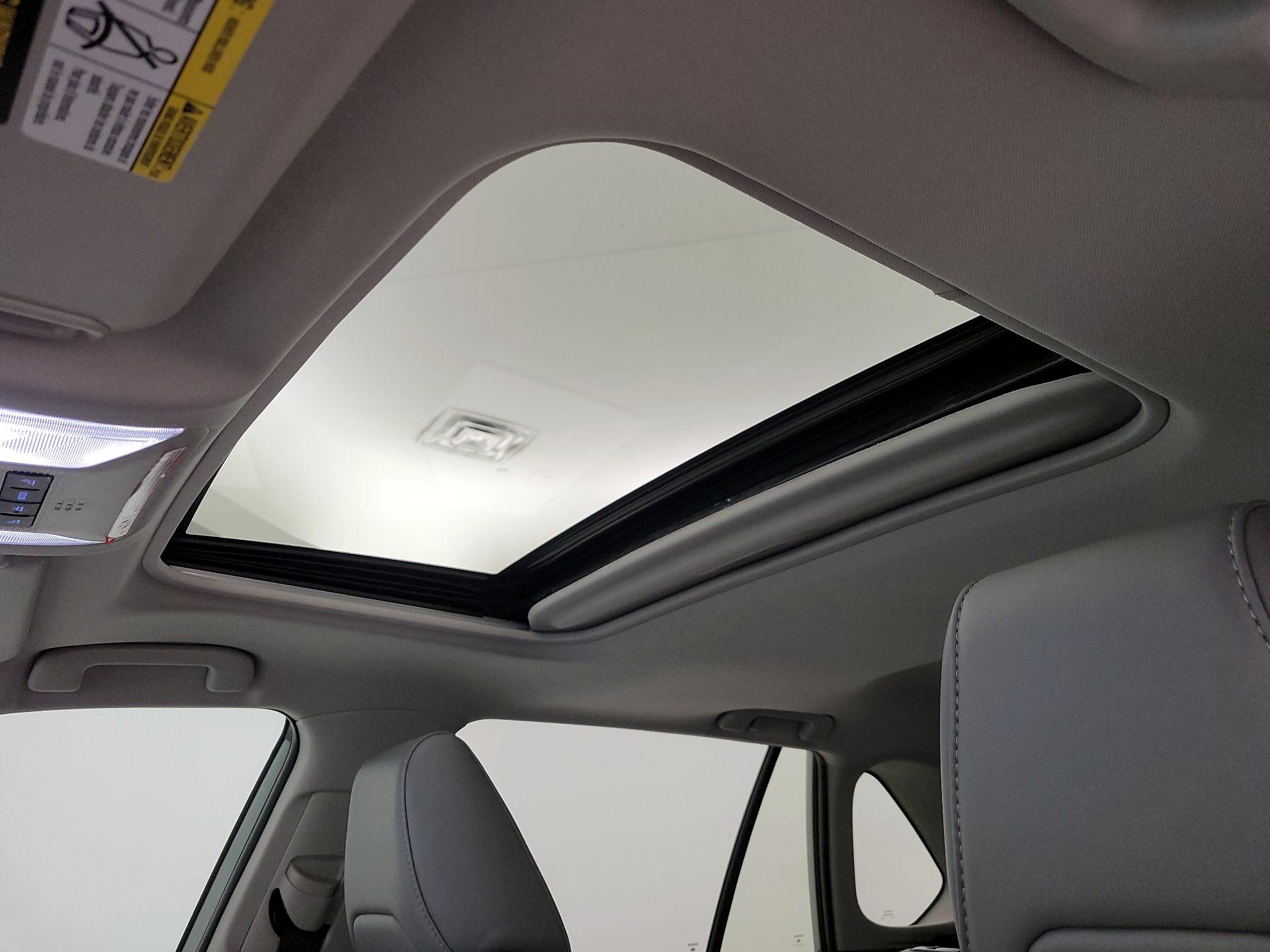 Thumbnail: 2022 Toyota RAV4 - 20