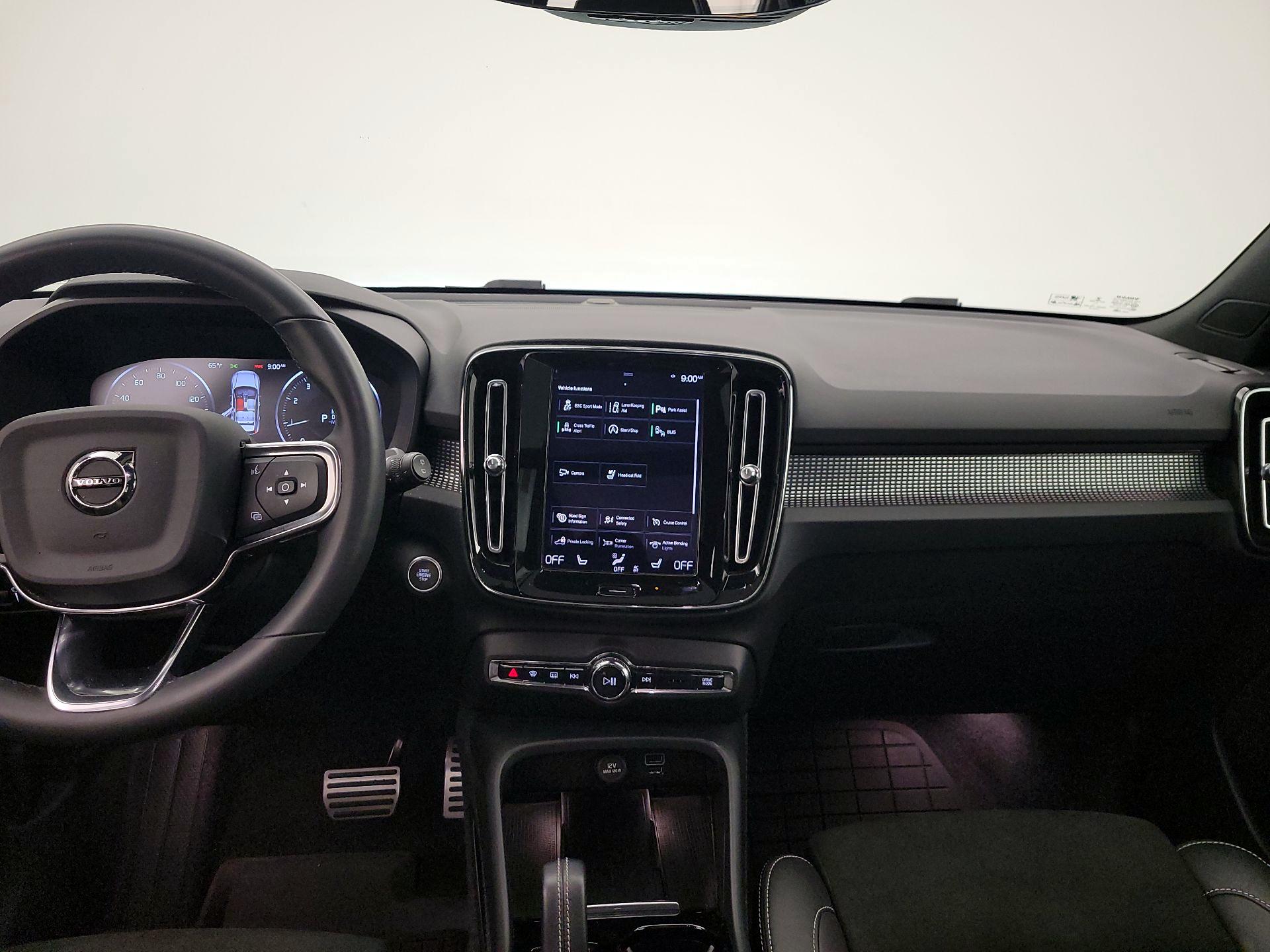 Thumbnail: 2022 Volvo XC40 - 9