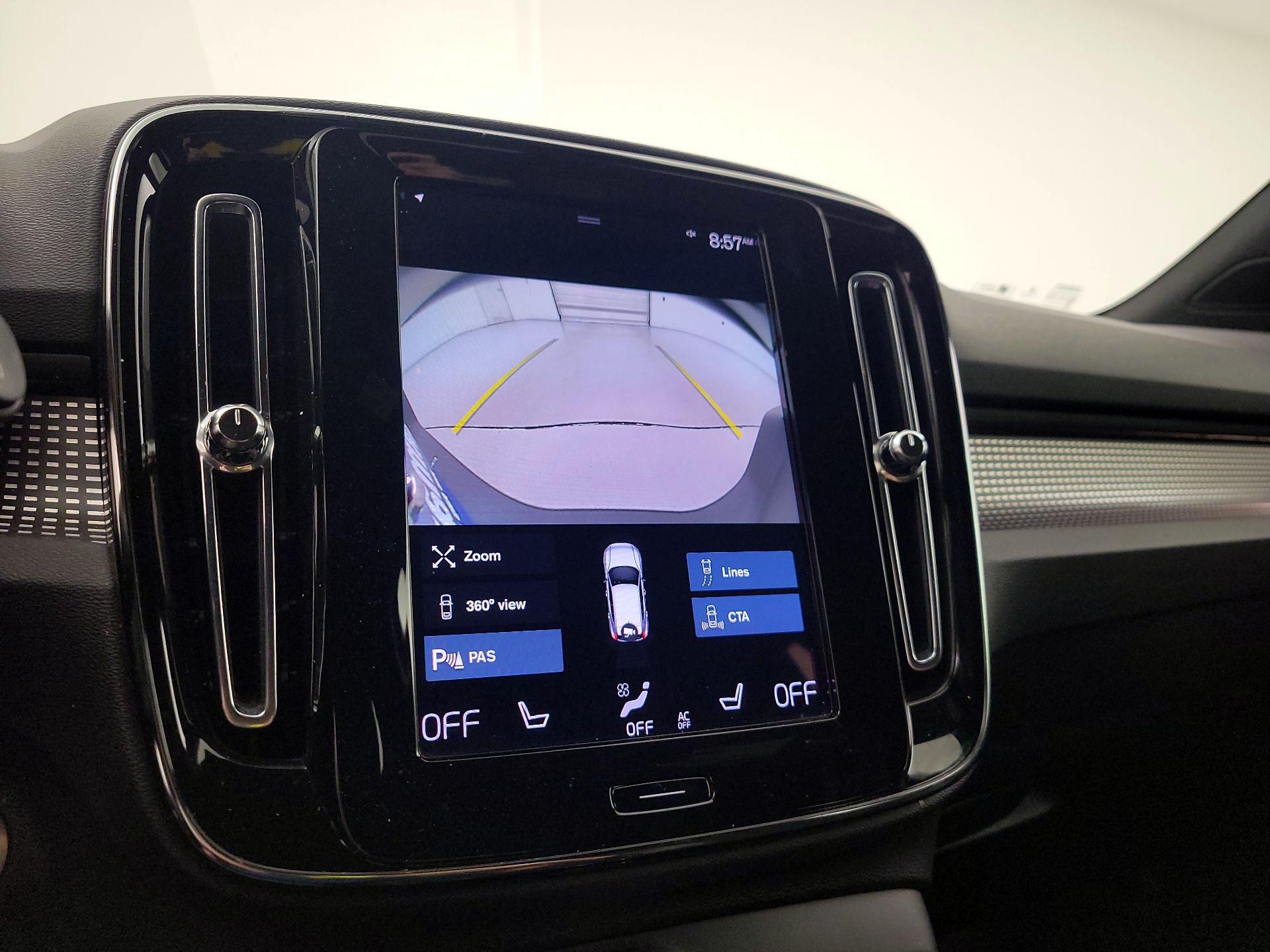 Thumbnail: 2022 Volvo XC40 - 14