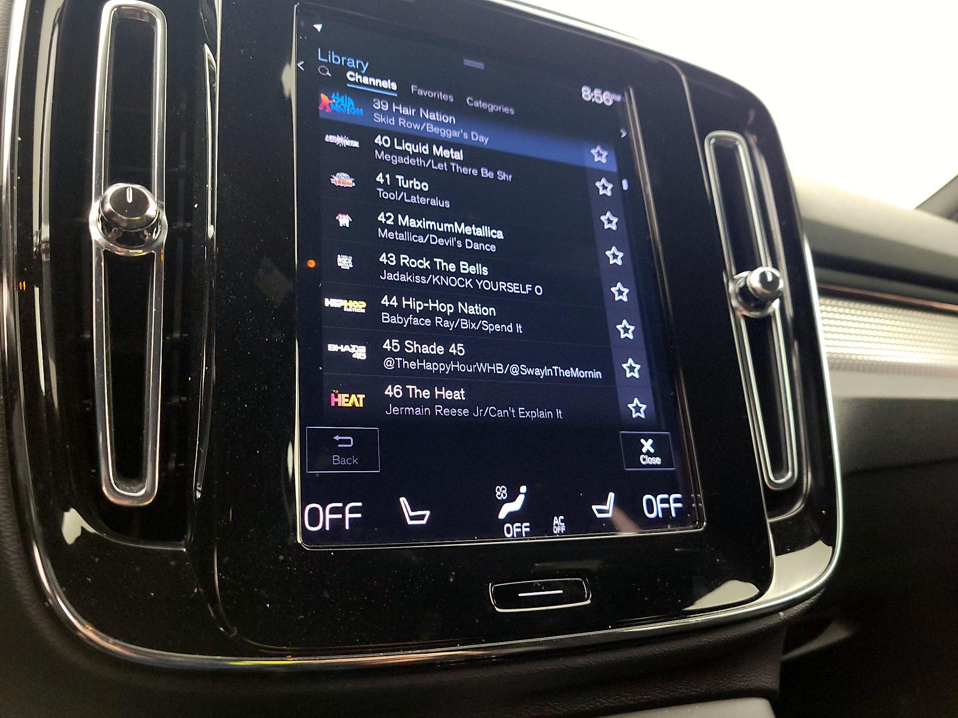 Thumbnail: 2022 Volvo XC40 - 15