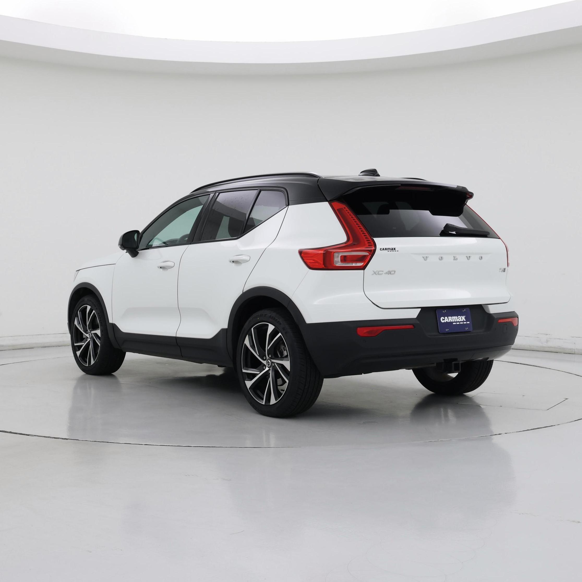 Thumbnail: 2022 Volvo XC40 - 2