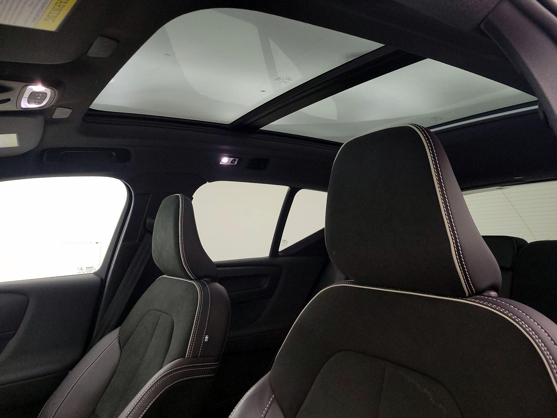 Thumbnail: 2022 Volvo XC40 - 19