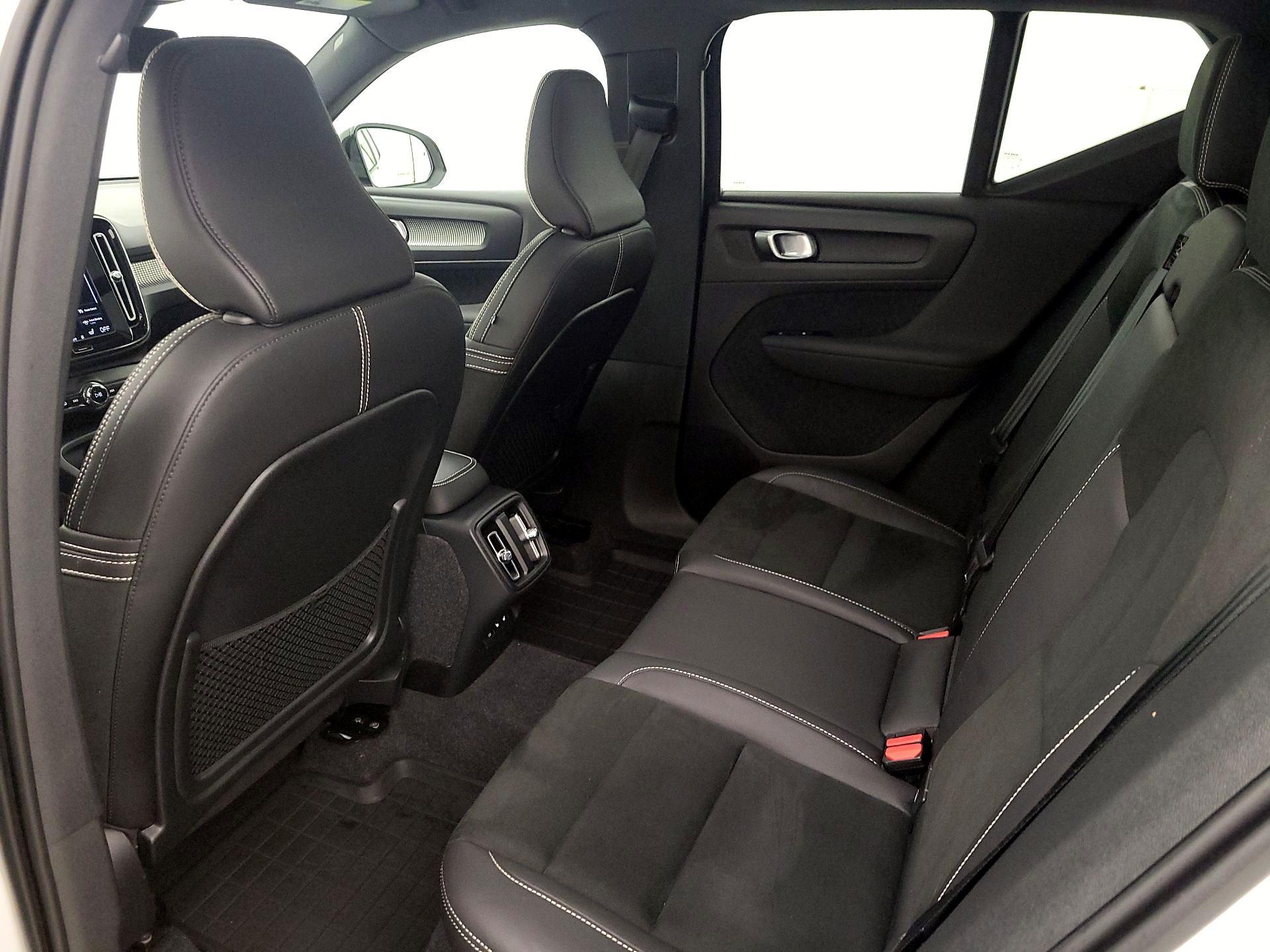 Thumbnail: 2022 Volvo XC40 - 20