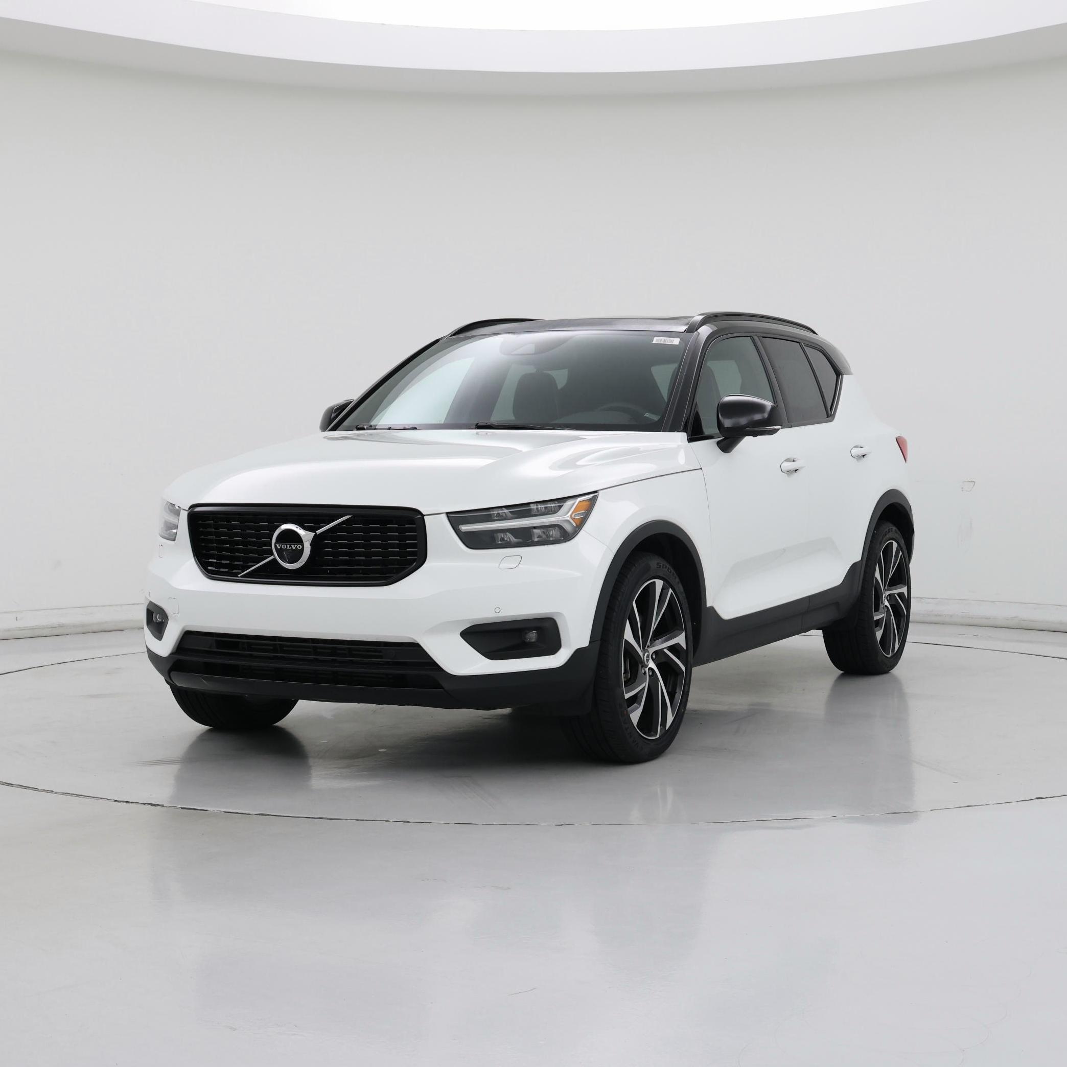 Thumbnail: 2022 Volvo XC40 - 4