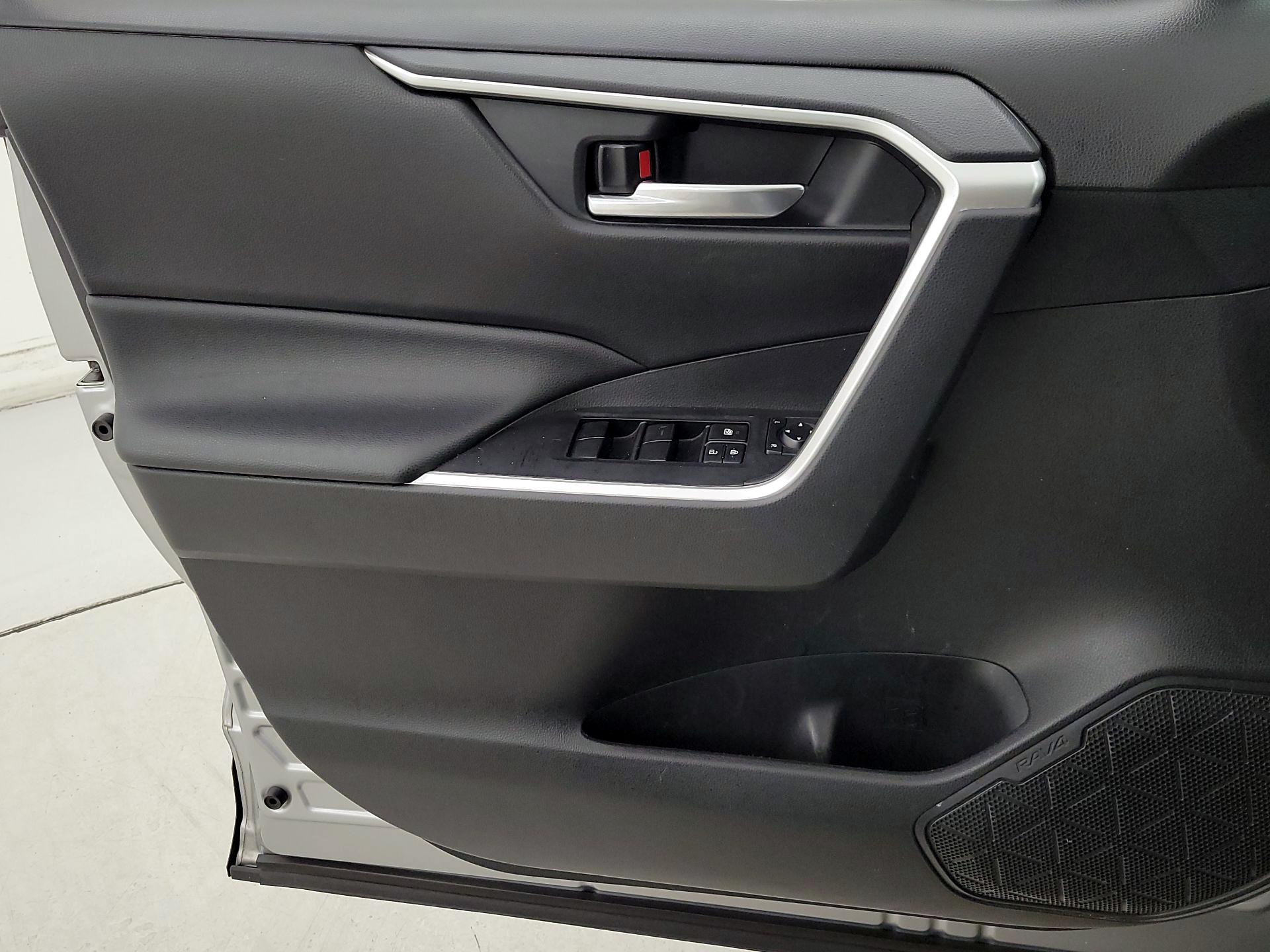 Thumbnail: 2019 Toyota RAV4 - 12