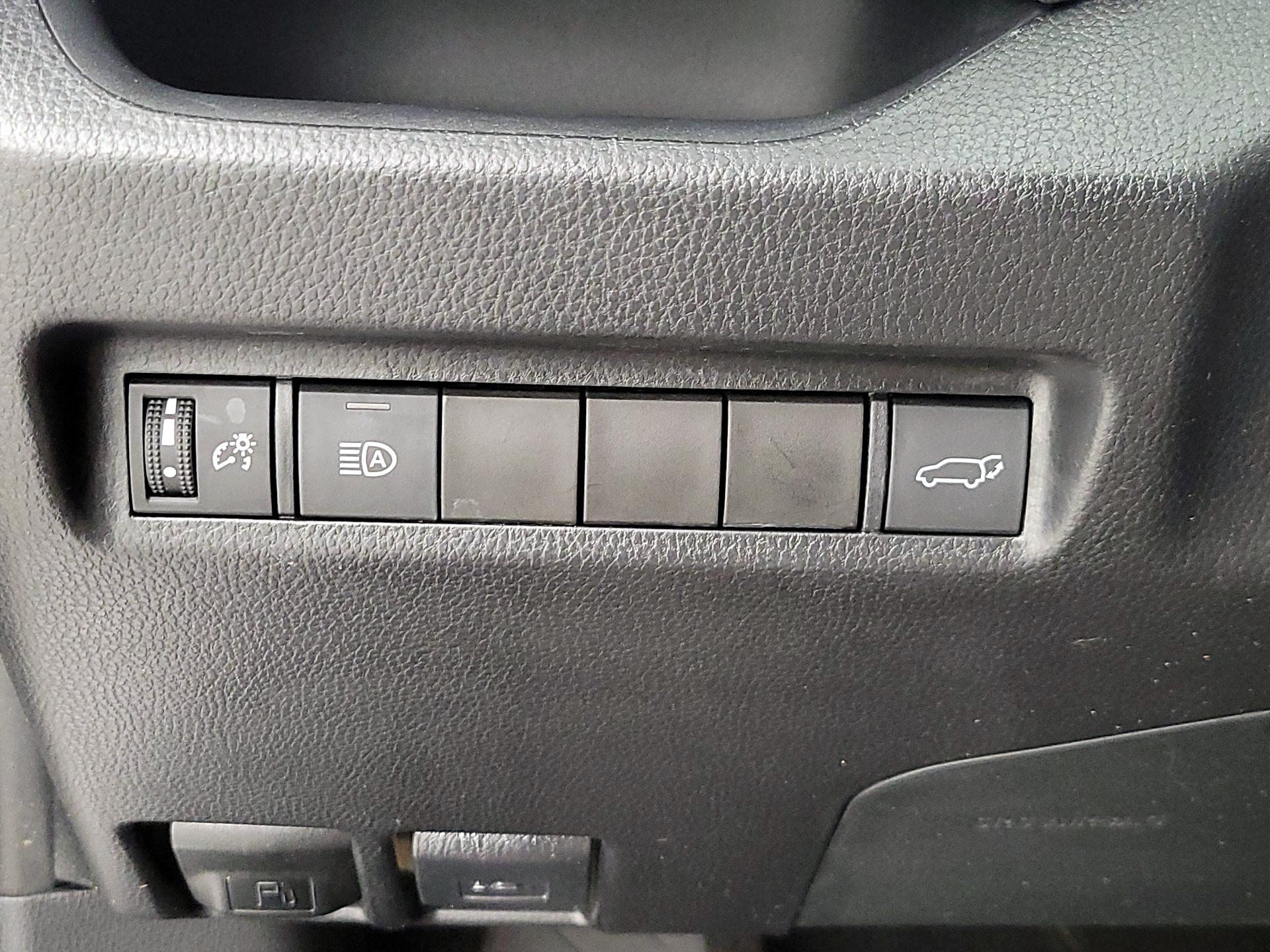 Thumbnail: 2019 Toyota RAV4 - 13