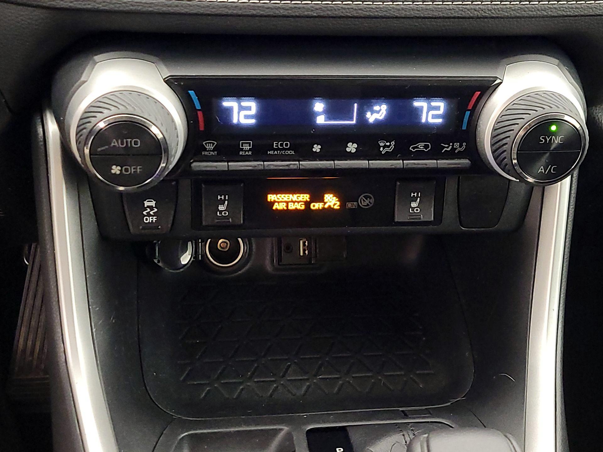 Thumbnail: 2019 Toyota RAV4 - 16