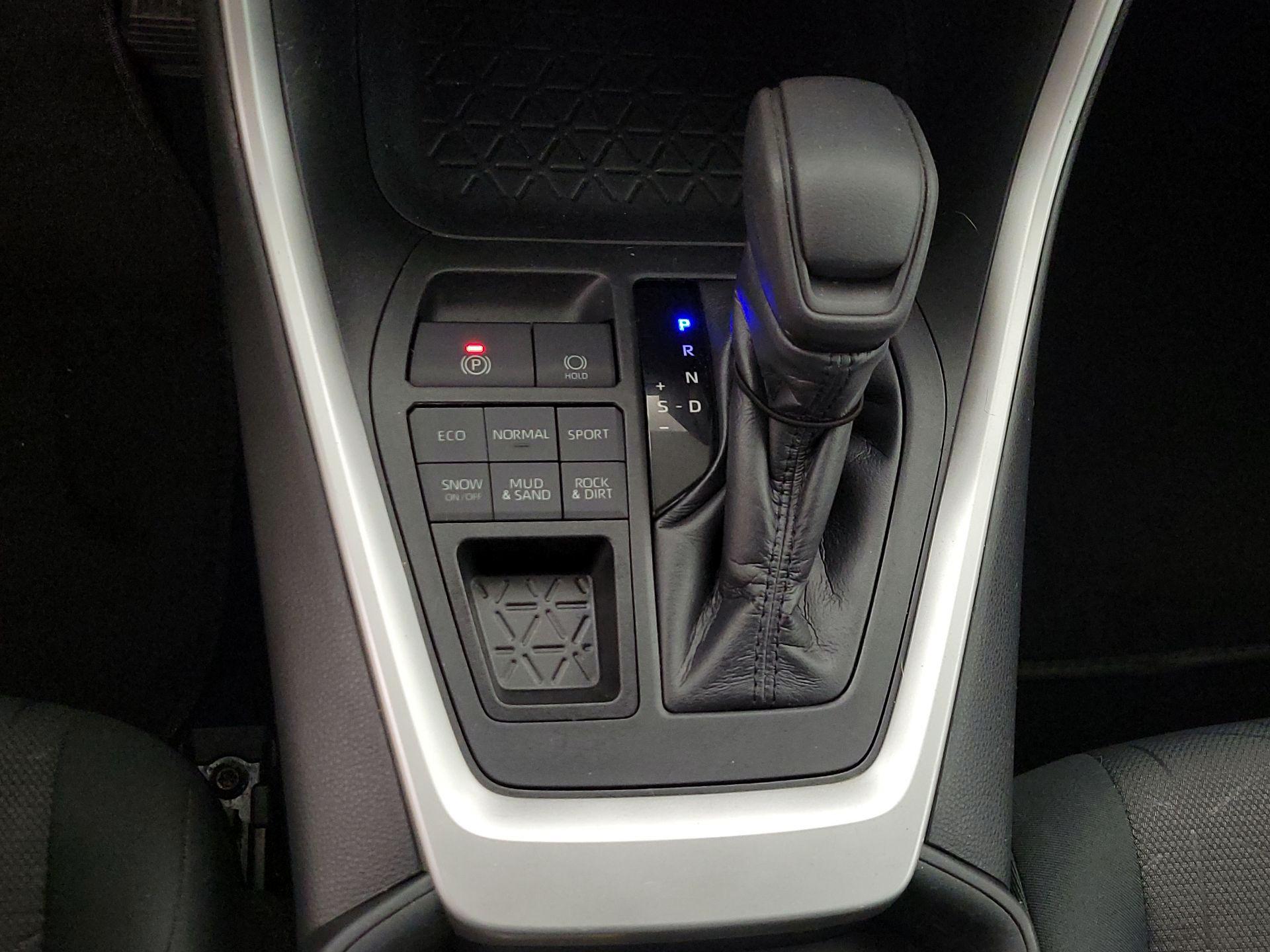 Thumbnail: 2019 Toyota RAV4 - 17