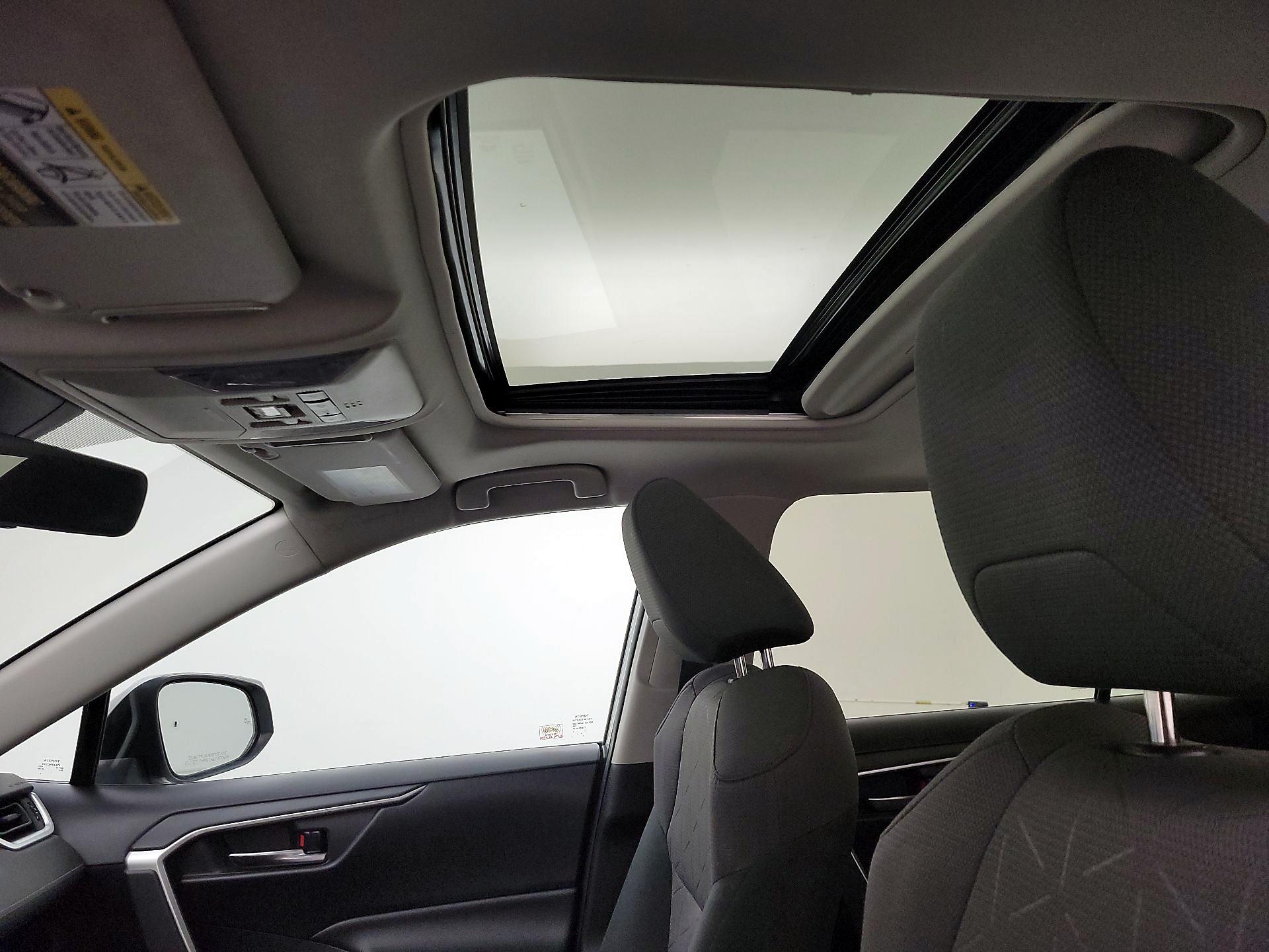 Thumbnail: 2019 Toyota RAV4 - 19