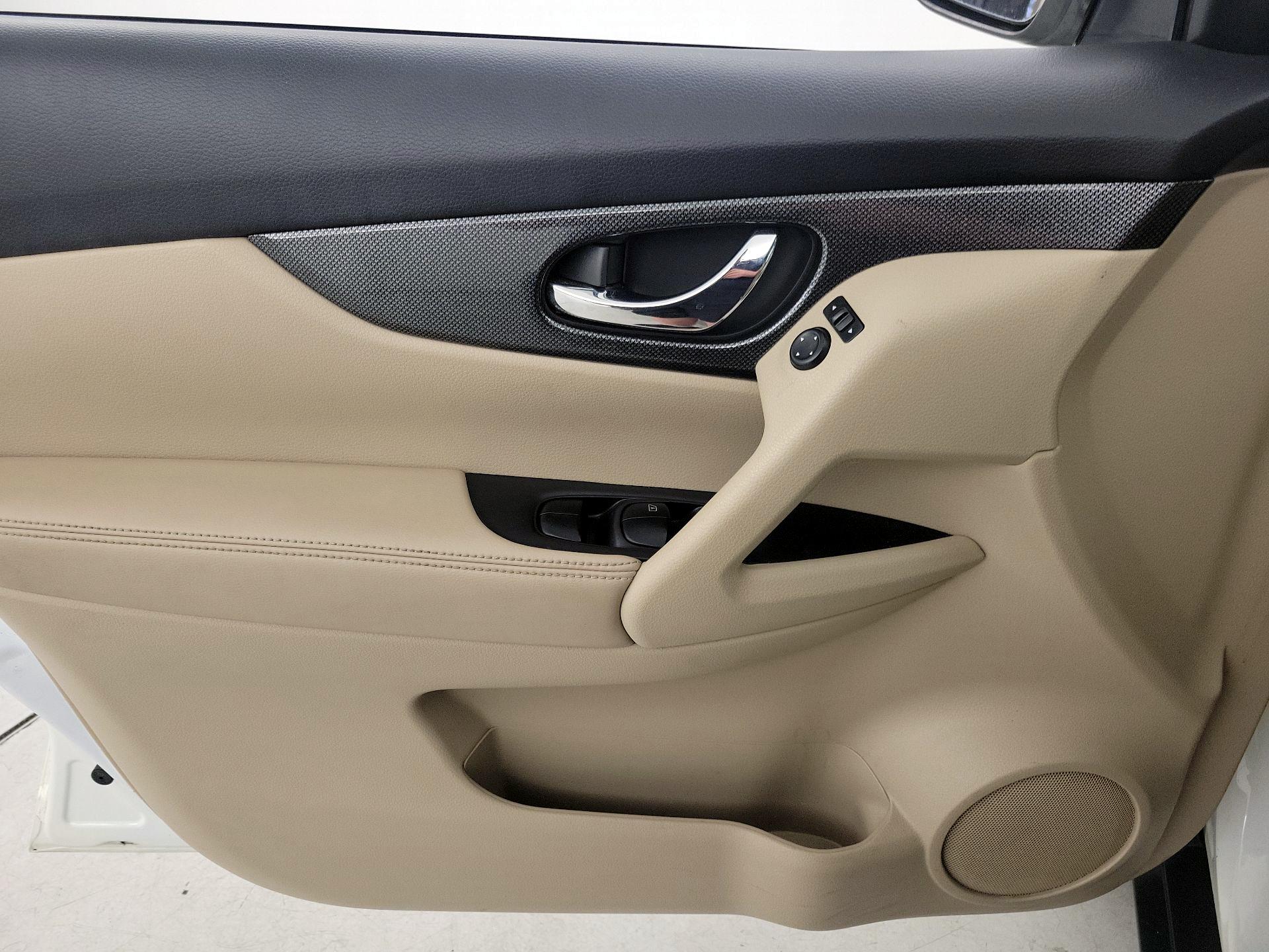 Thumbnail: 2015 Nissan Rogue - 12