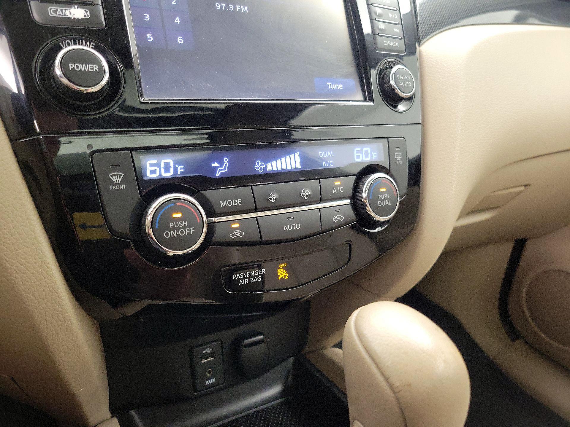Thumbnail: 2015 Nissan Rogue - 17