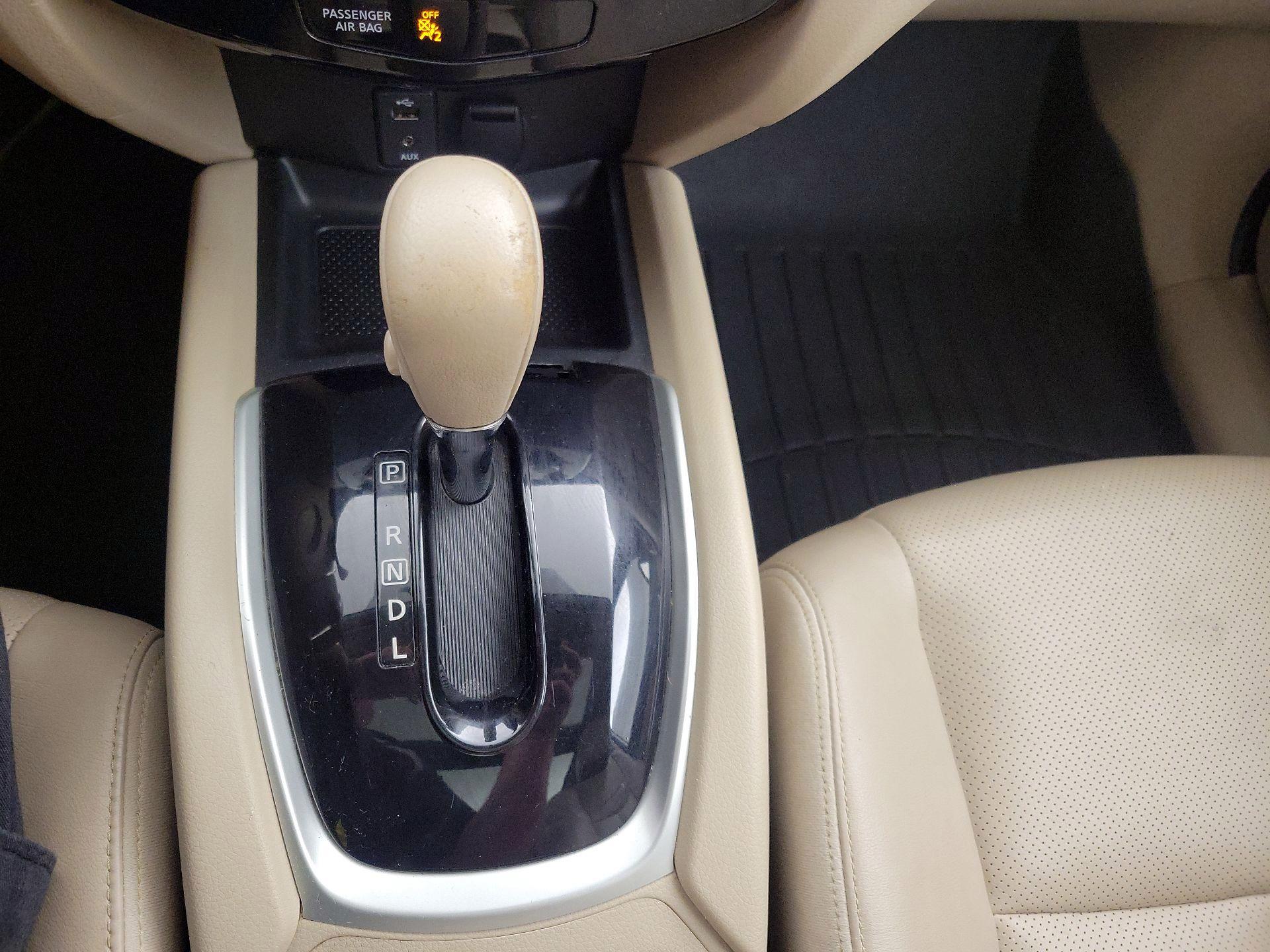 Thumbnail: 2015 Nissan Rogue - 18