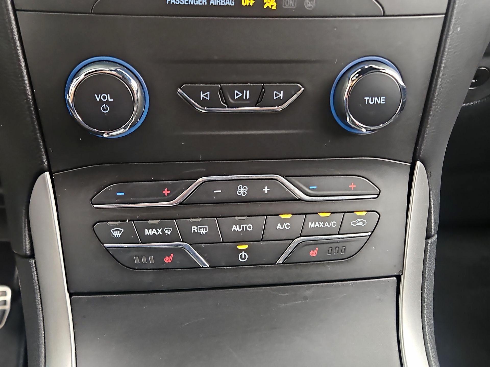 Thumbnail: 2020 Ford Edge - 16