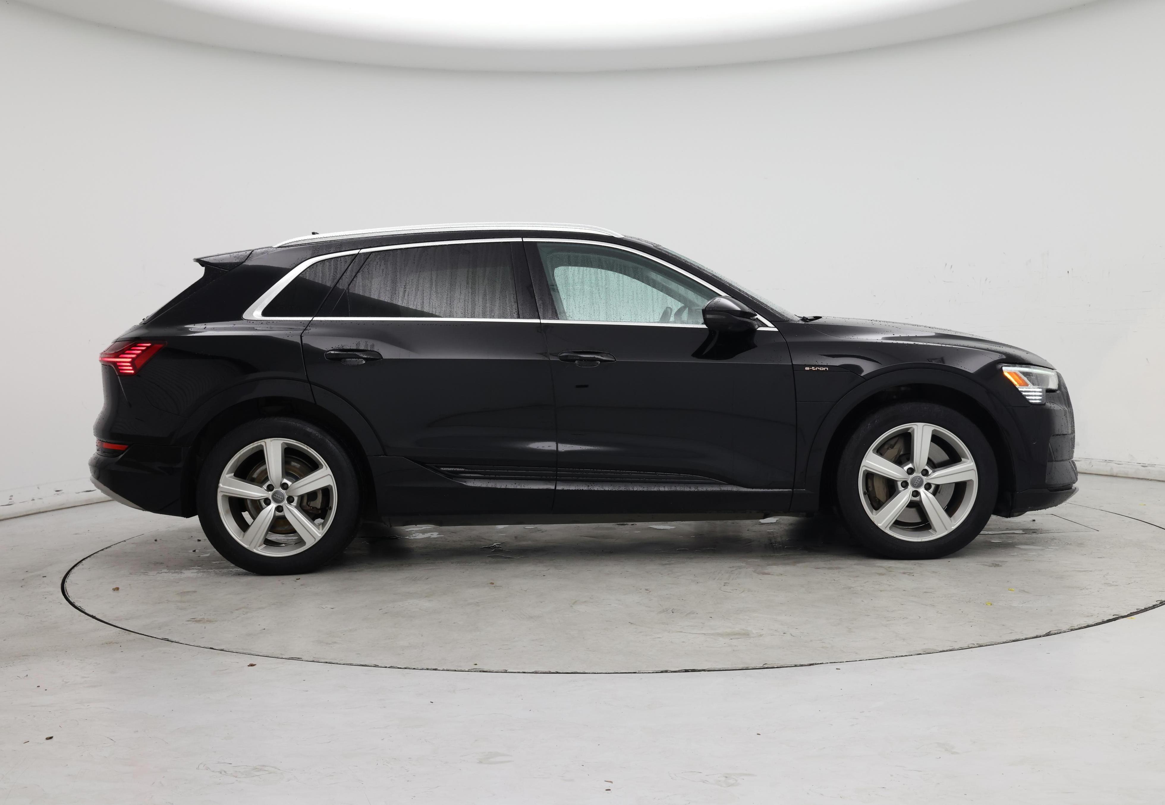 Thumbnail: 2019 Audi e-tron - 7