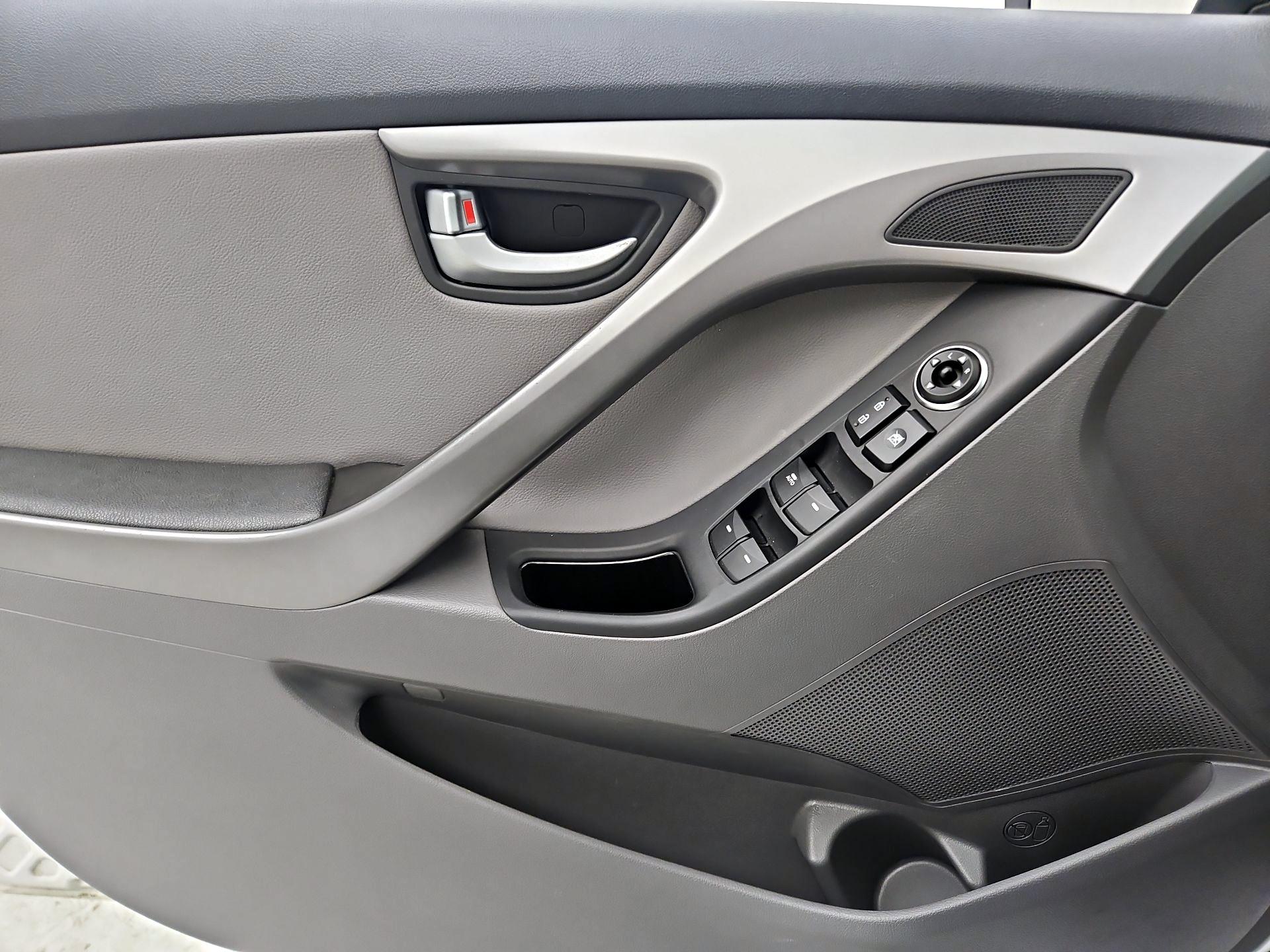 Thumbnail: 2014 Hyundai Elantra - 12