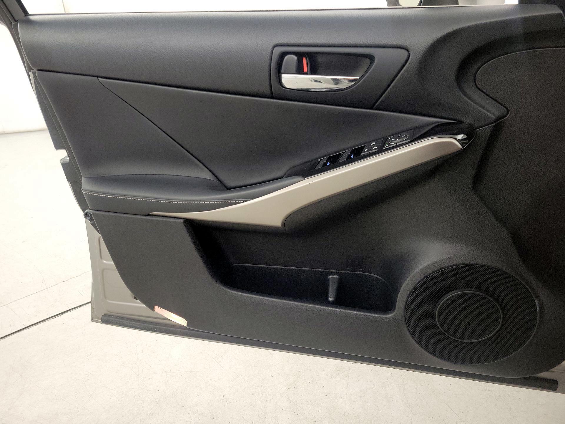 Thumbnail: 2016 Lexus IS - 12