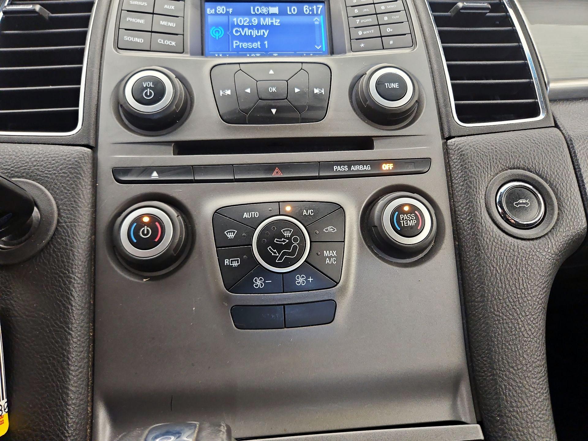 Thumbnail: 2014 Ford Taurus - 15