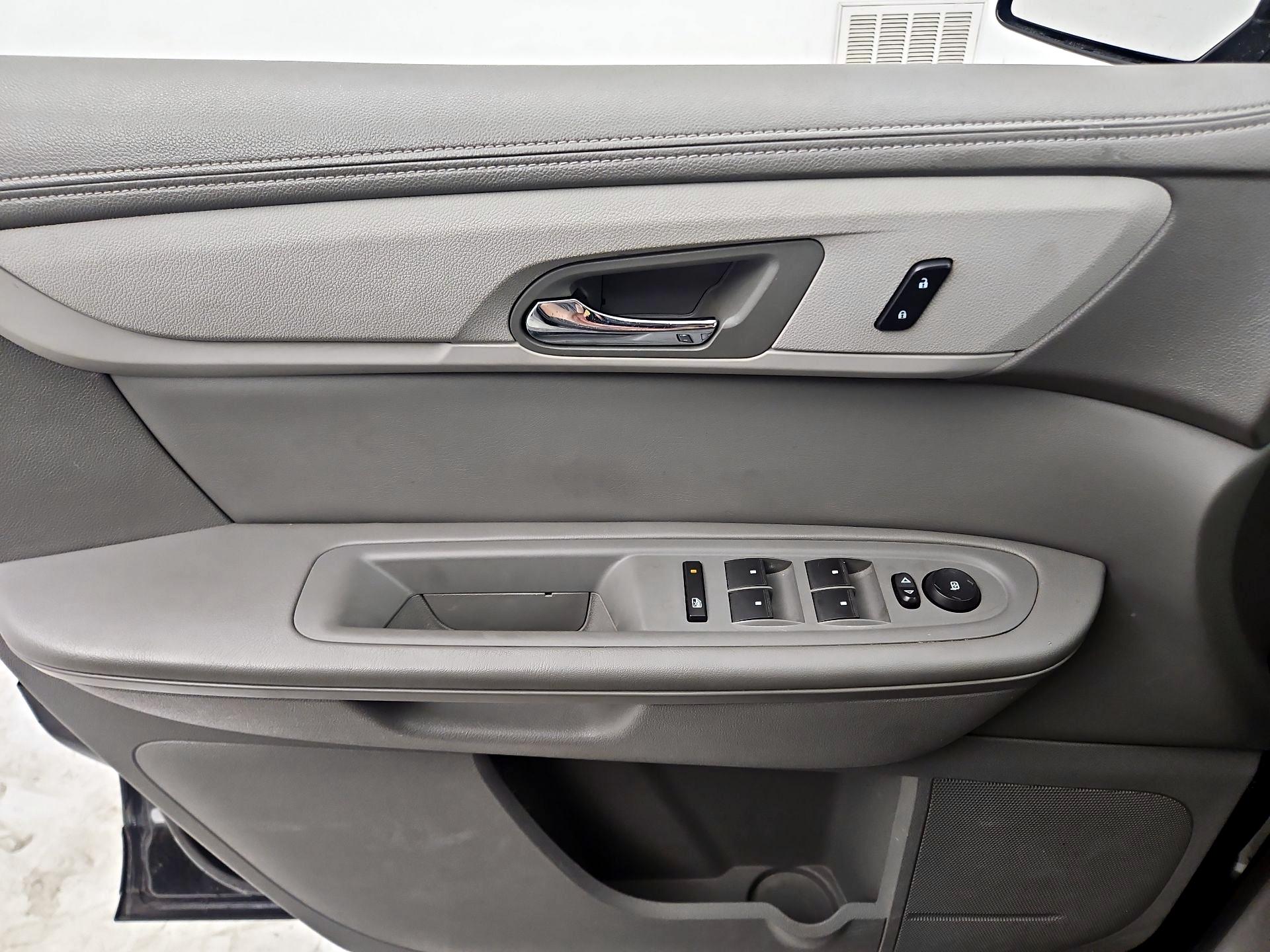 Thumbnail: 2015 Chevrolet Traverse - 12