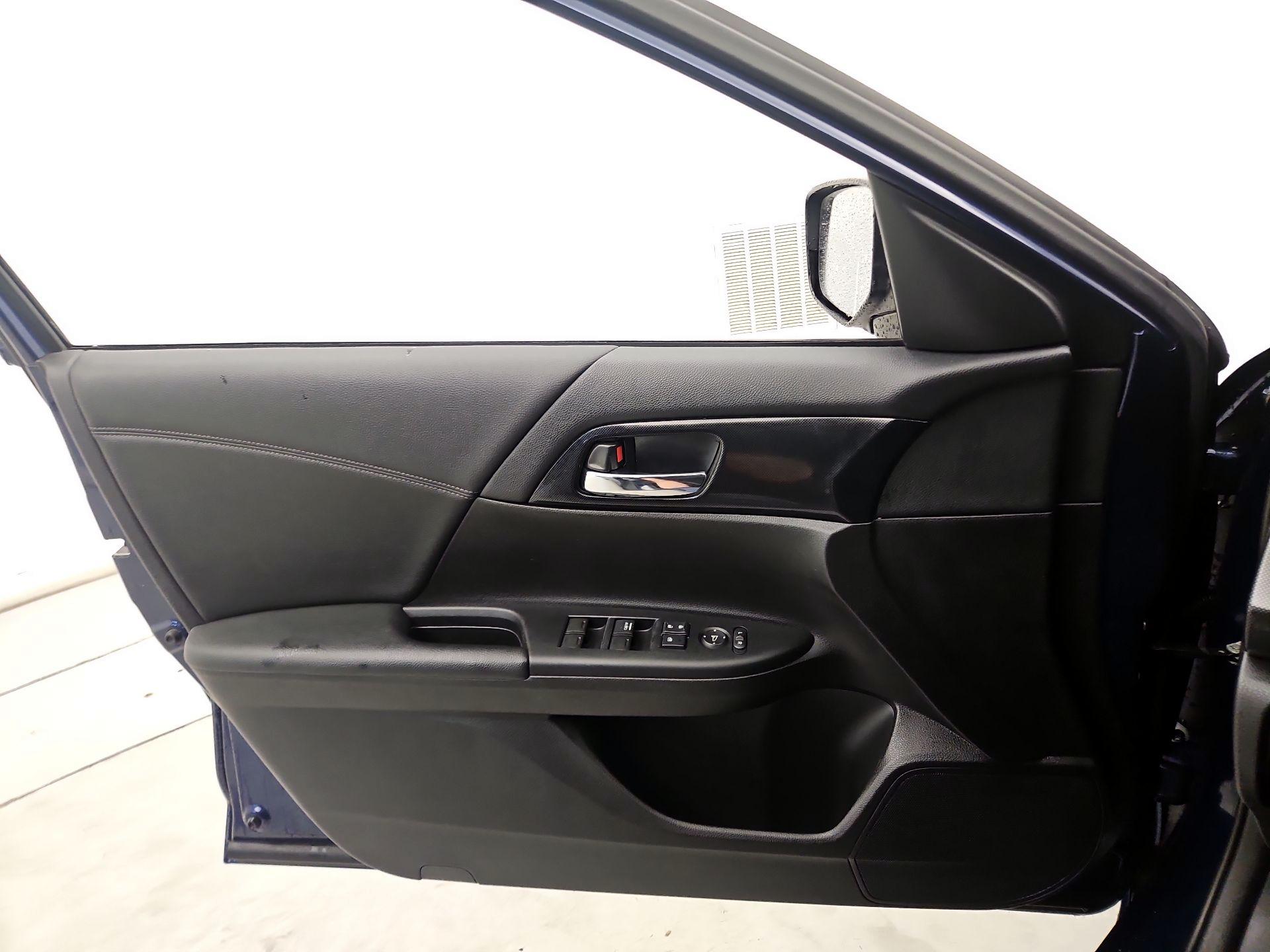 Thumbnail: 2015 Honda Accord - 12