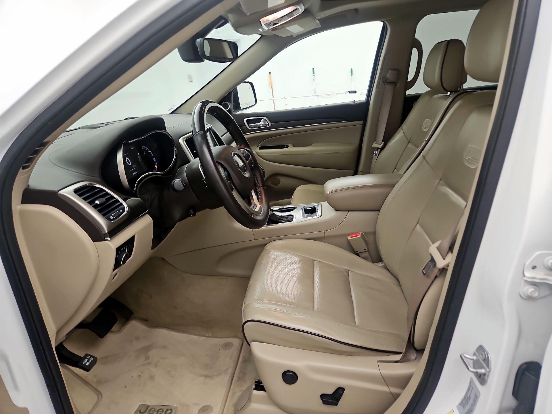 Thumbnail: 2017 Jeep Grand Cherokee - 11