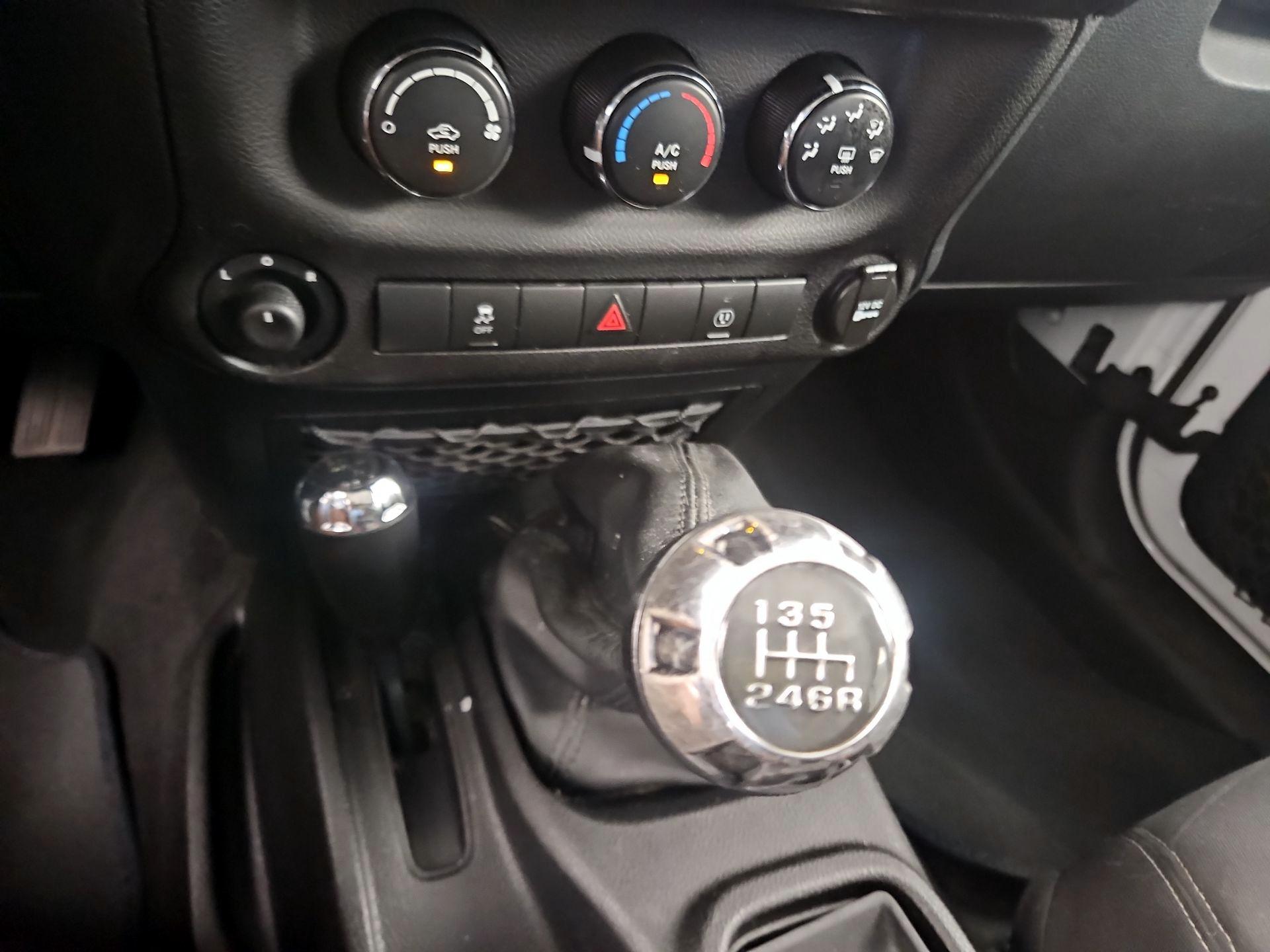 Thumbnail: 2013 Jeep Wrangler - 15