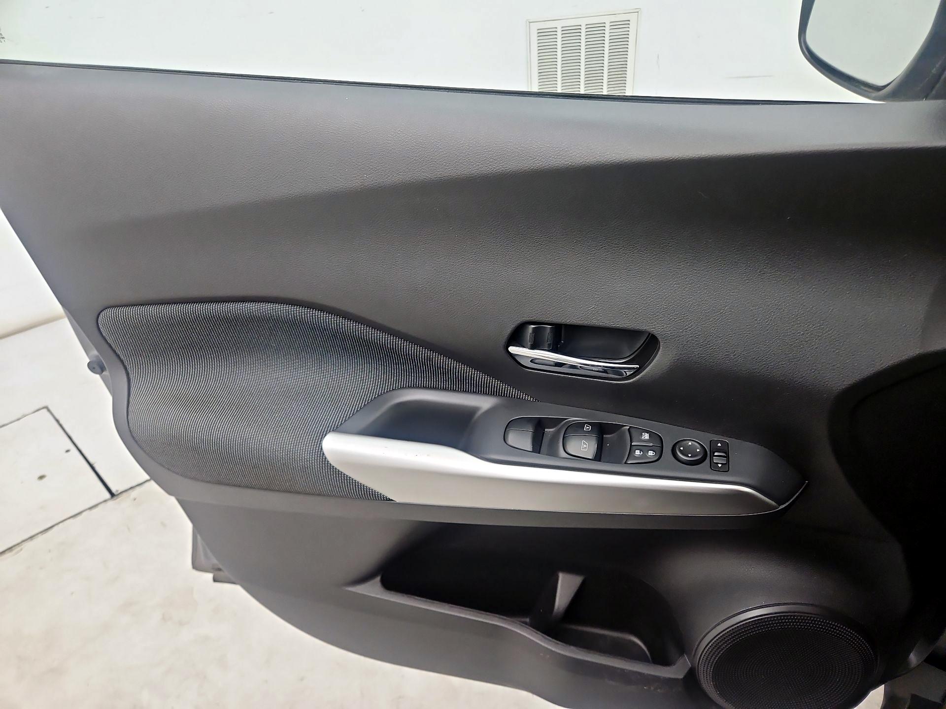 Thumbnail: 2019 Nissan Kicks - 12