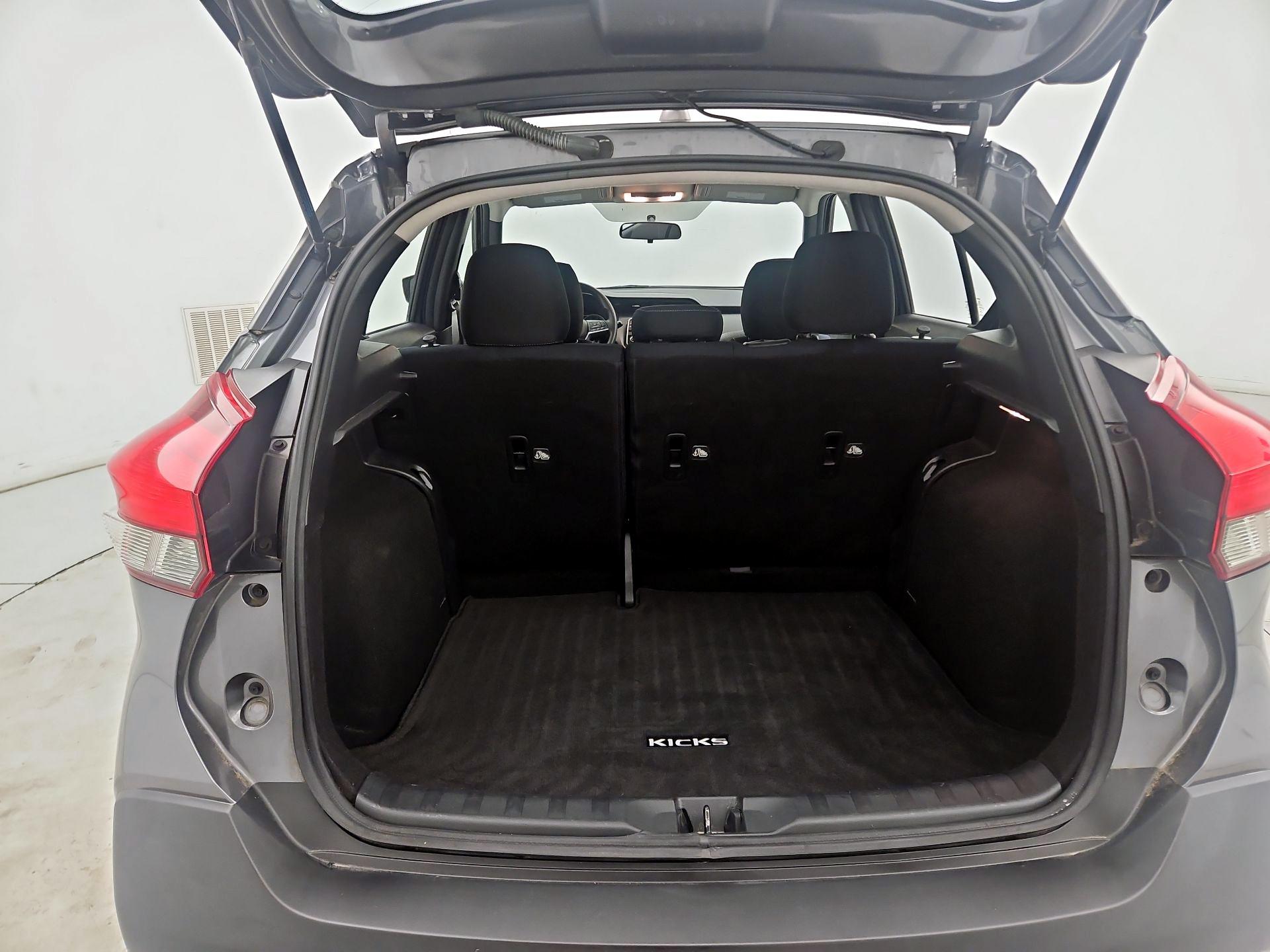 Thumbnail: 2019 Nissan Kicks - 19