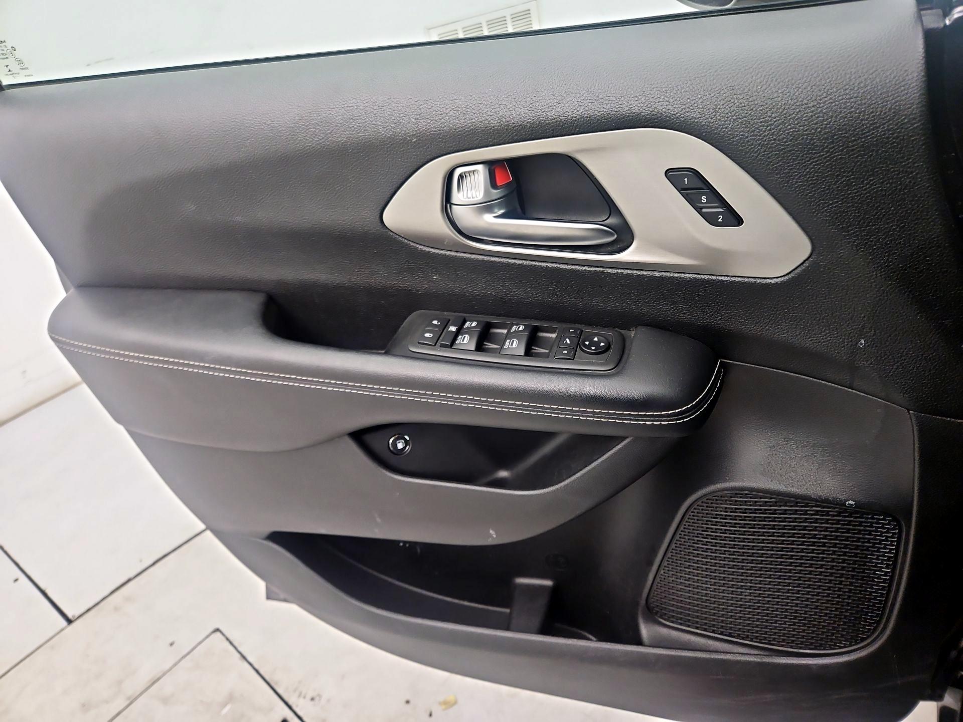 Thumbnail: 2021 Chrysler Pacifica - 12