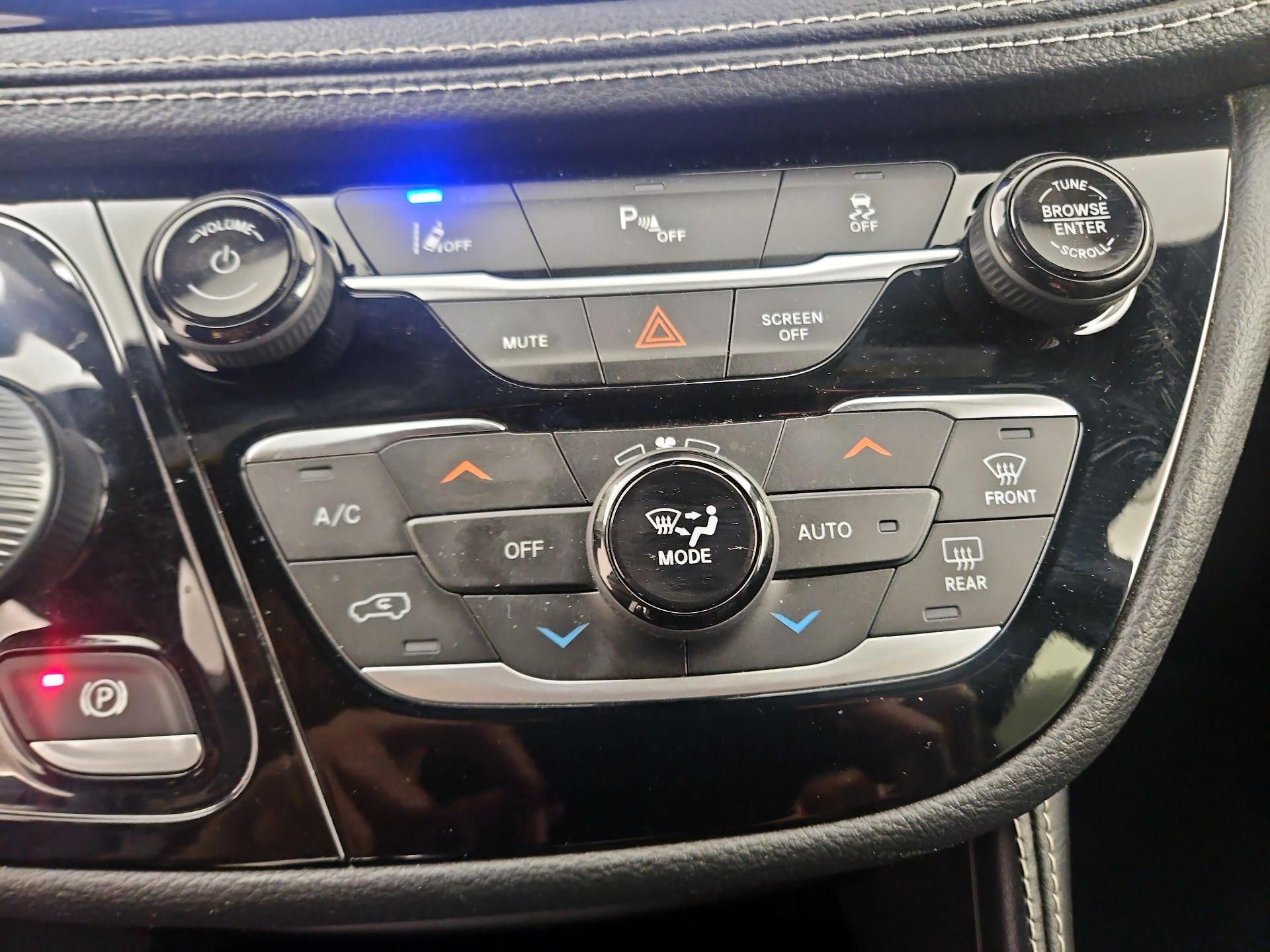 Thumbnail: 2021 Chrysler Pacifica - 17