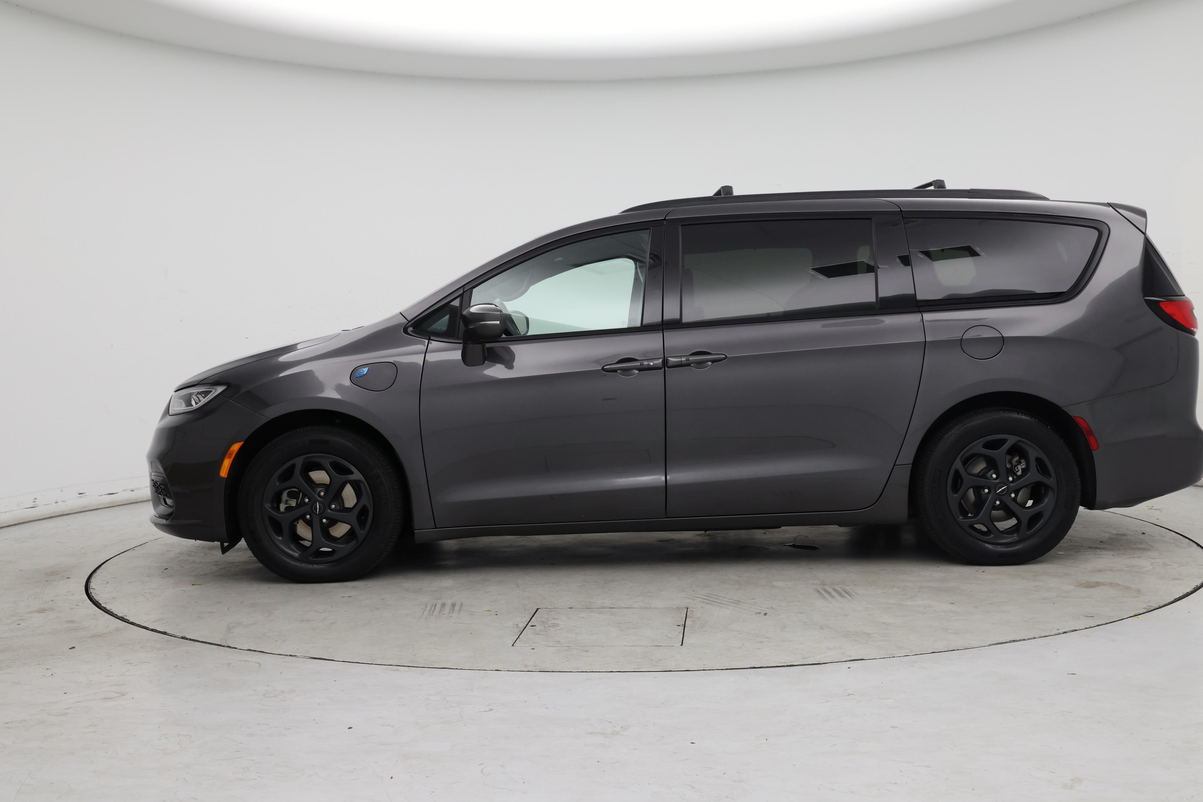 Thumbnail: 2021 Chrysler Pacifica - 3