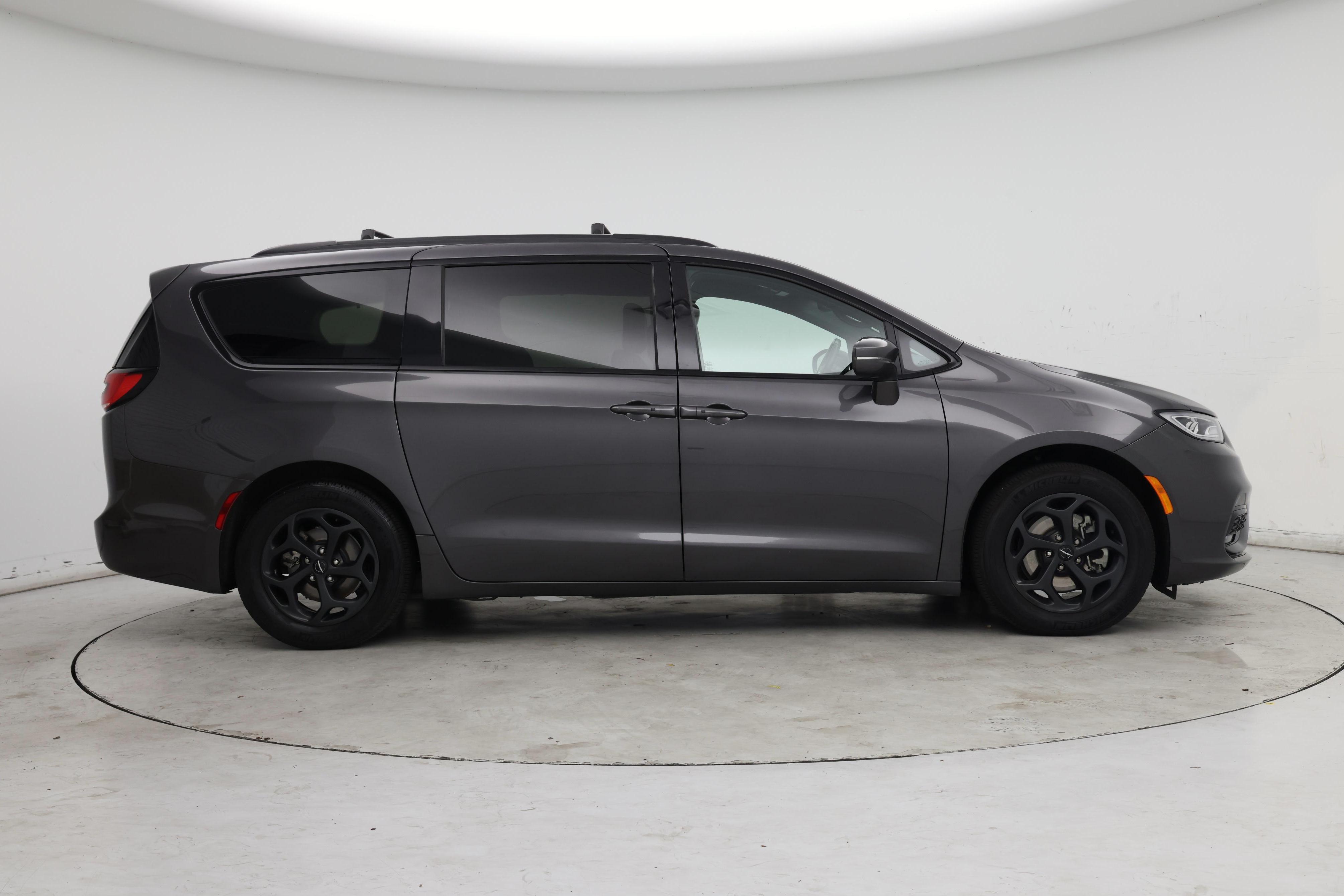 Thumbnail: 2021 Chrysler Pacifica - 7