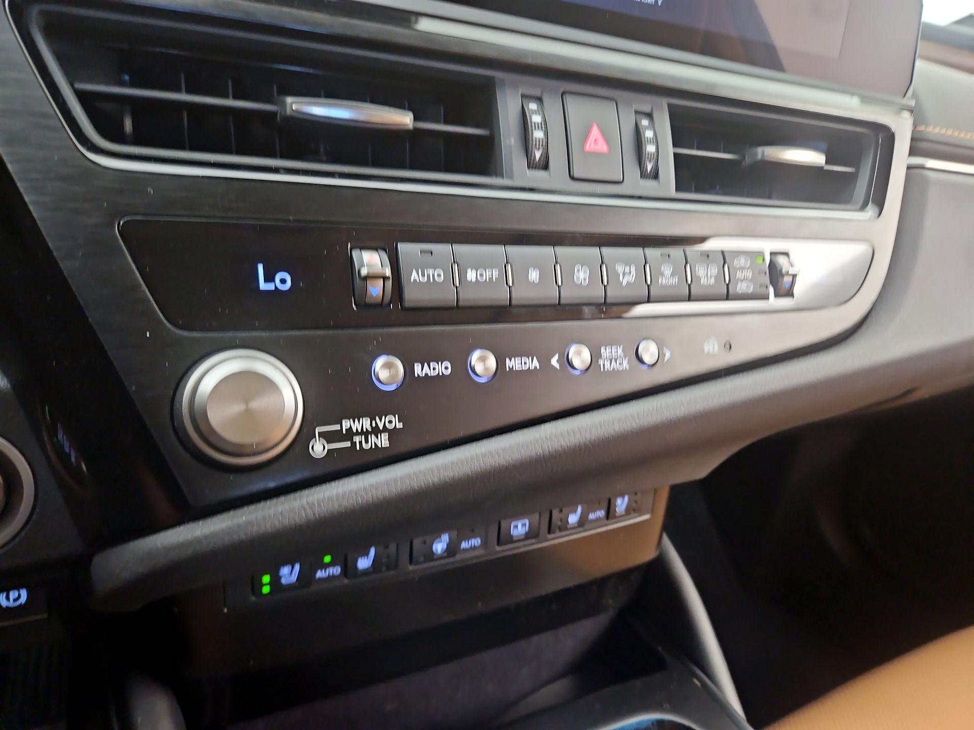 Thumbnail: 2023 Lexus ES - 17