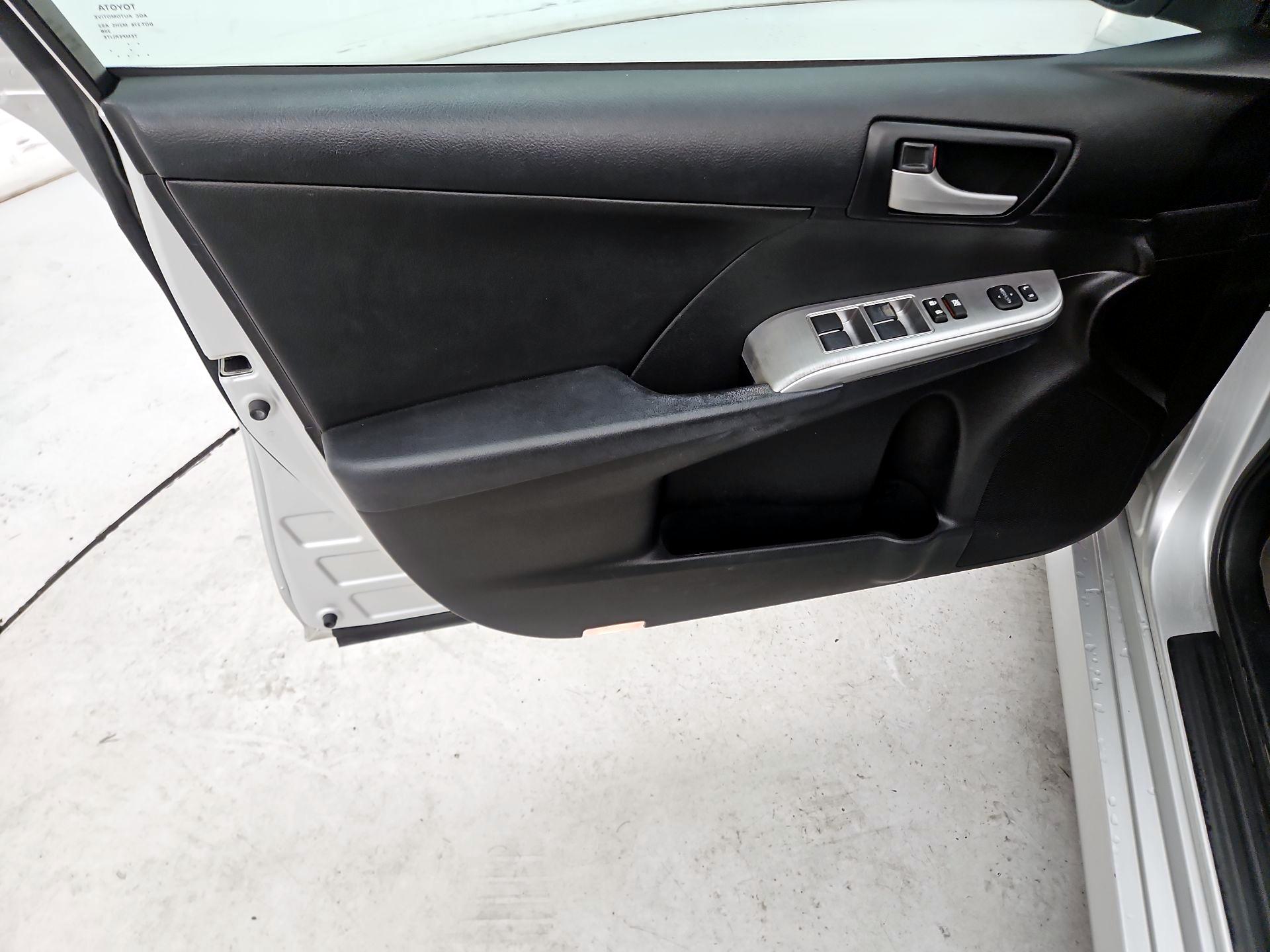Thumbnail: 2014 Toyota Camry - 12
