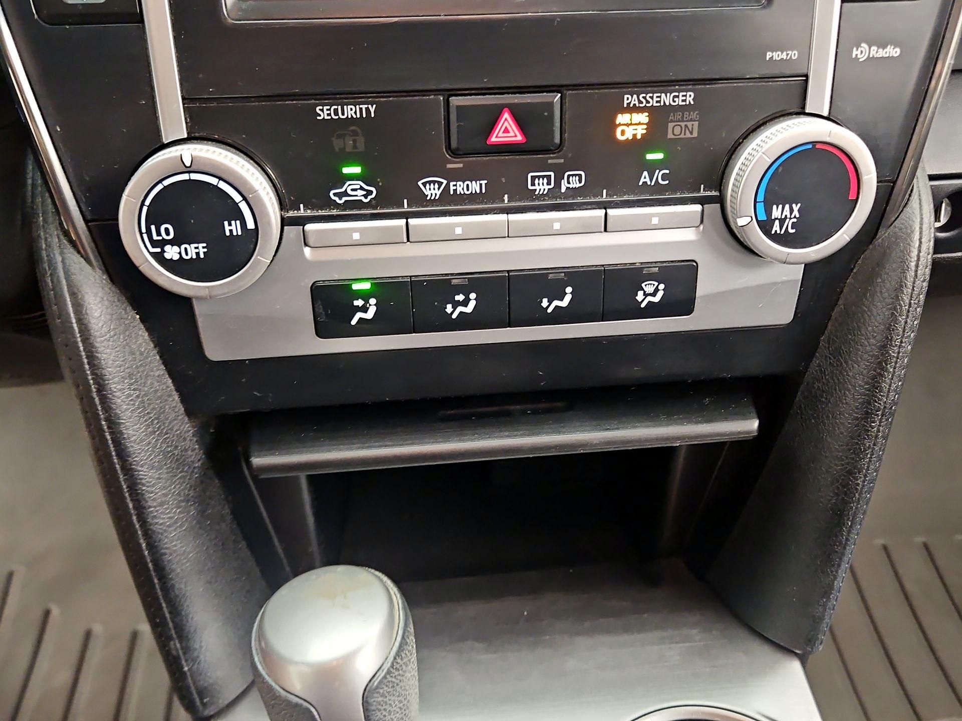 Thumbnail: 2014 Toyota Camry - 15