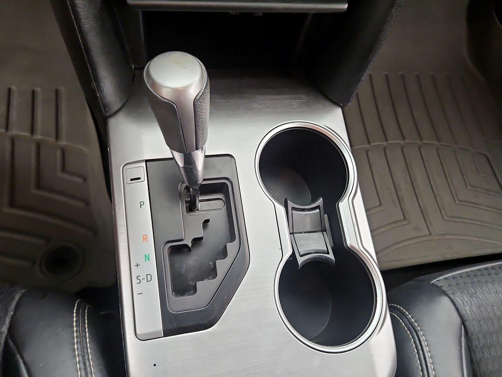 Thumbnail: 2014 Toyota Camry - 16