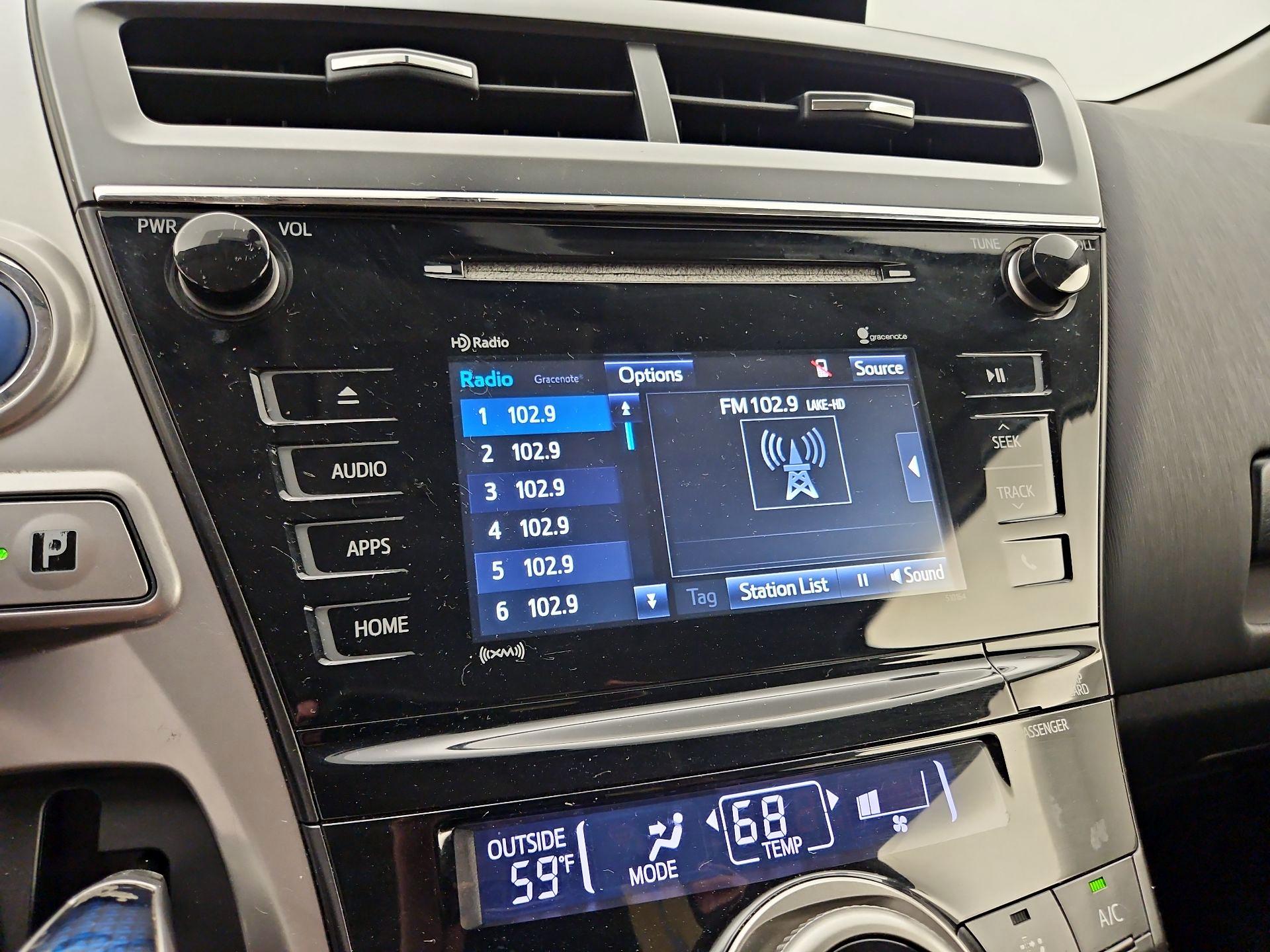 Thumbnail: 2017 Toyota Prius v - 15