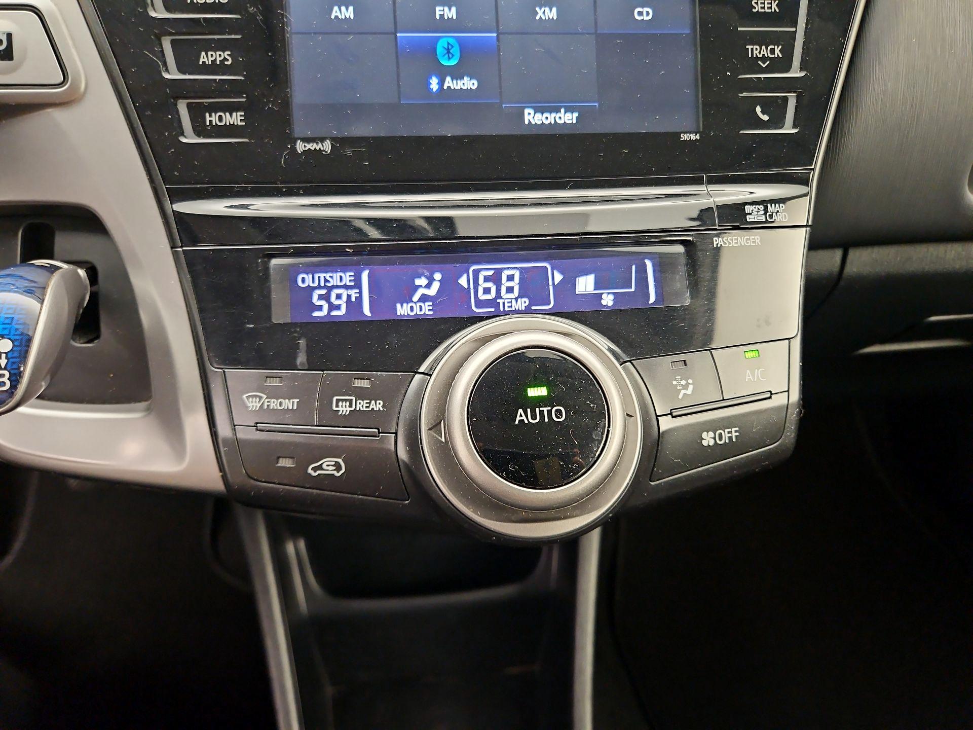 Thumbnail: 2017 Toyota Prius v - 16