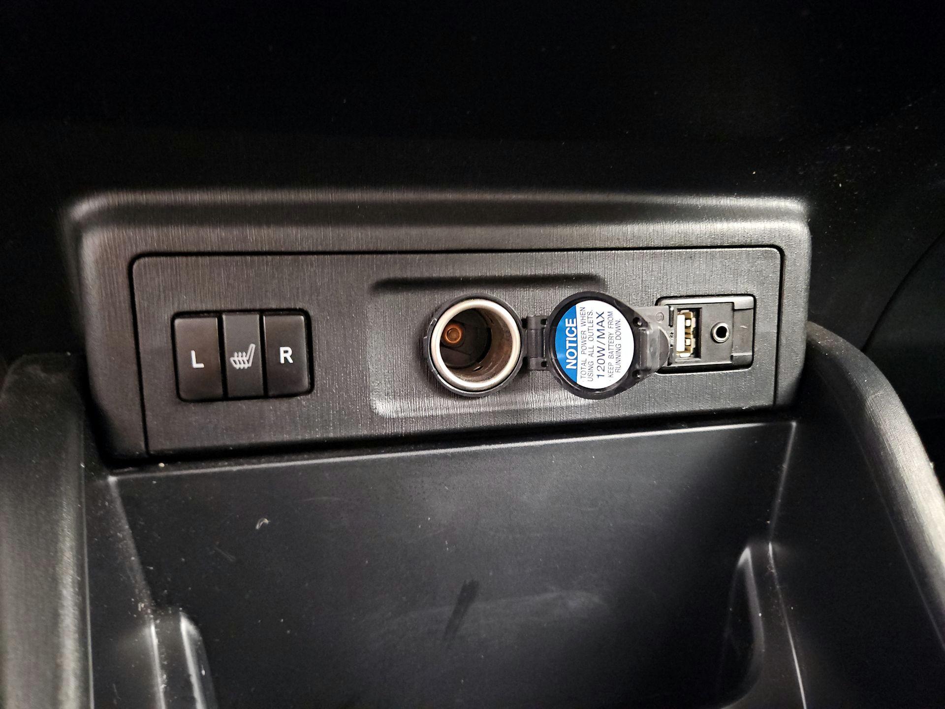 Thumbnail: 2017 Toyota Prius v - 18