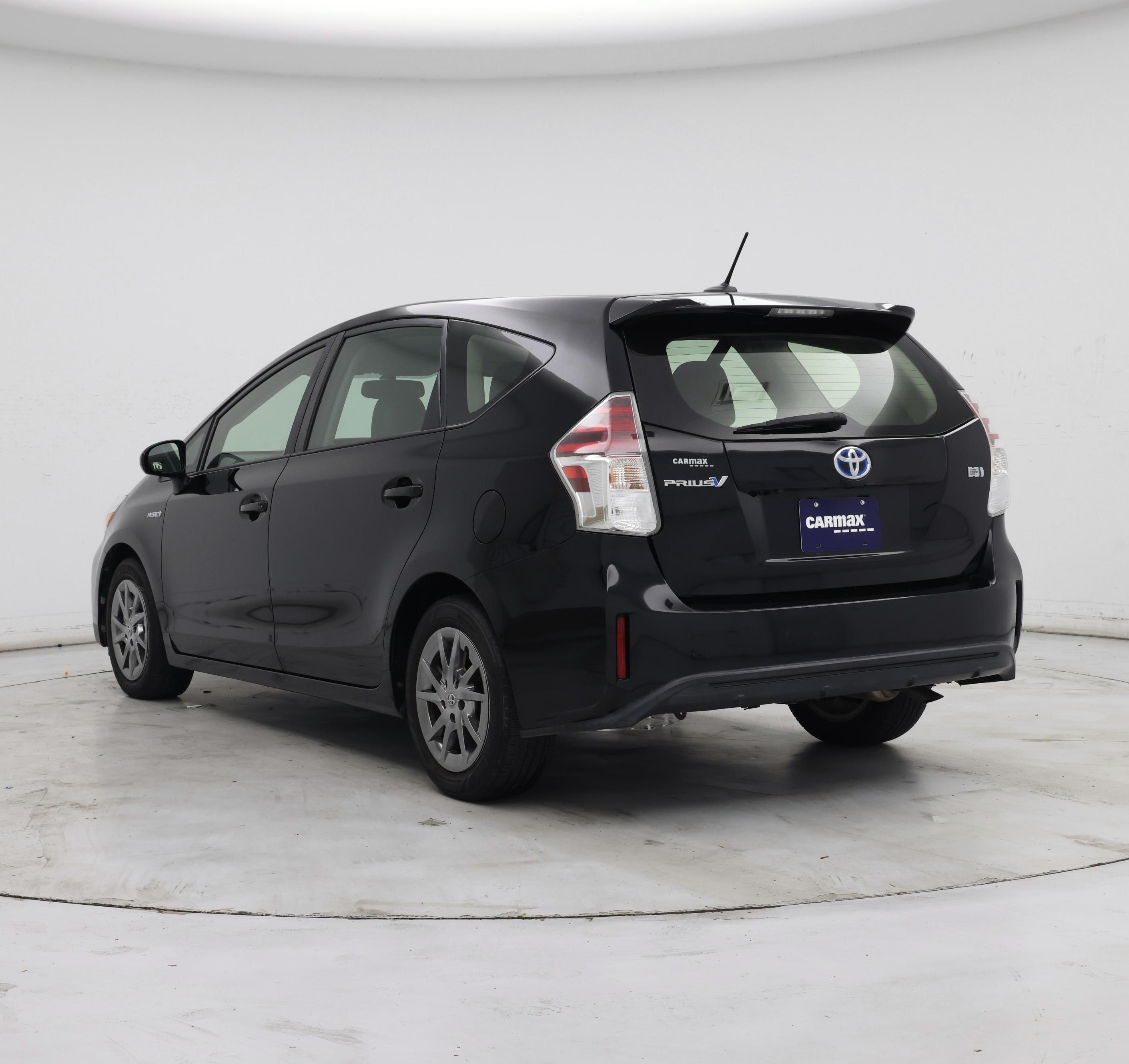 Thumbnail: 2017 Toyota Prius v - 2