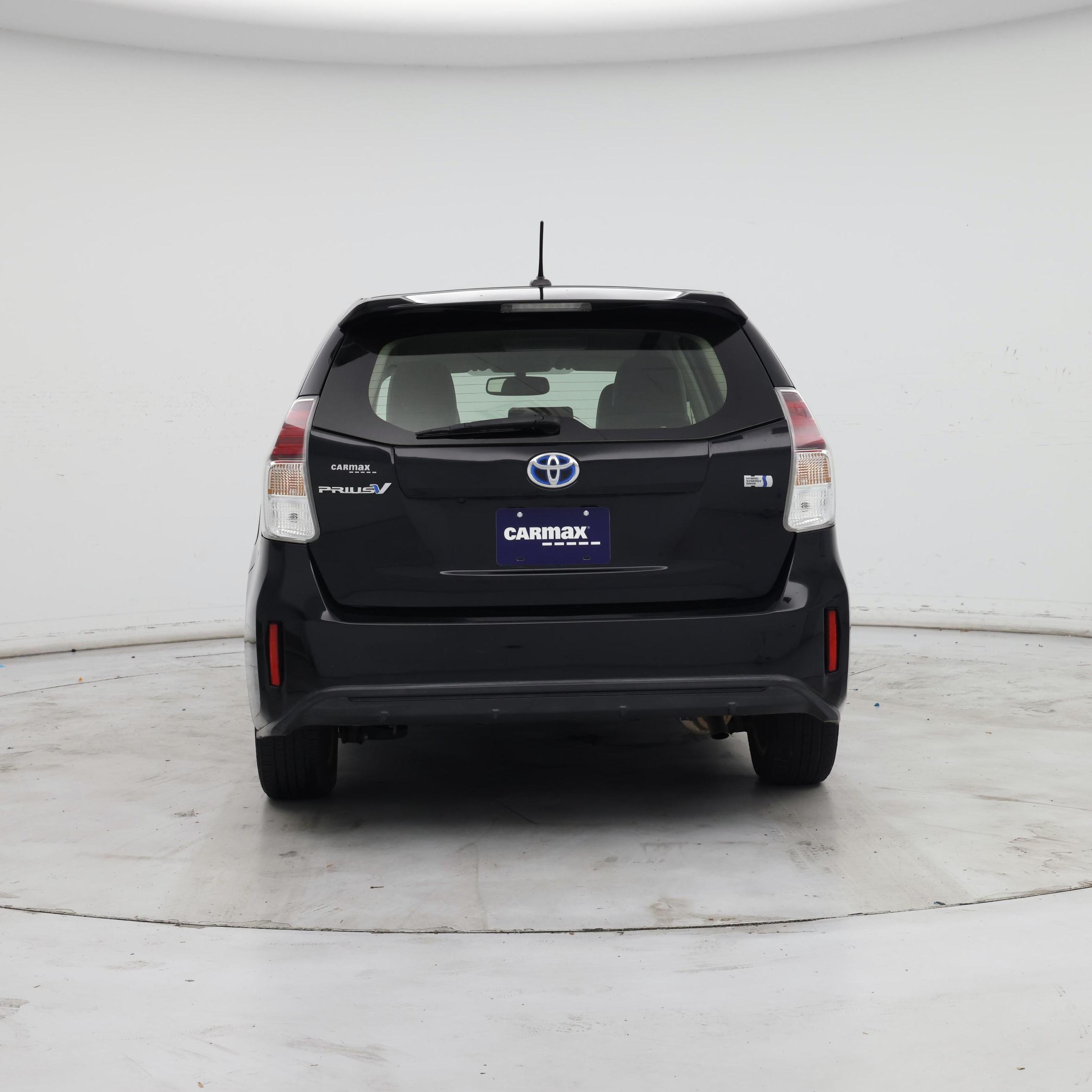 Thumbnail: 2017 Toyota Prius v - 6