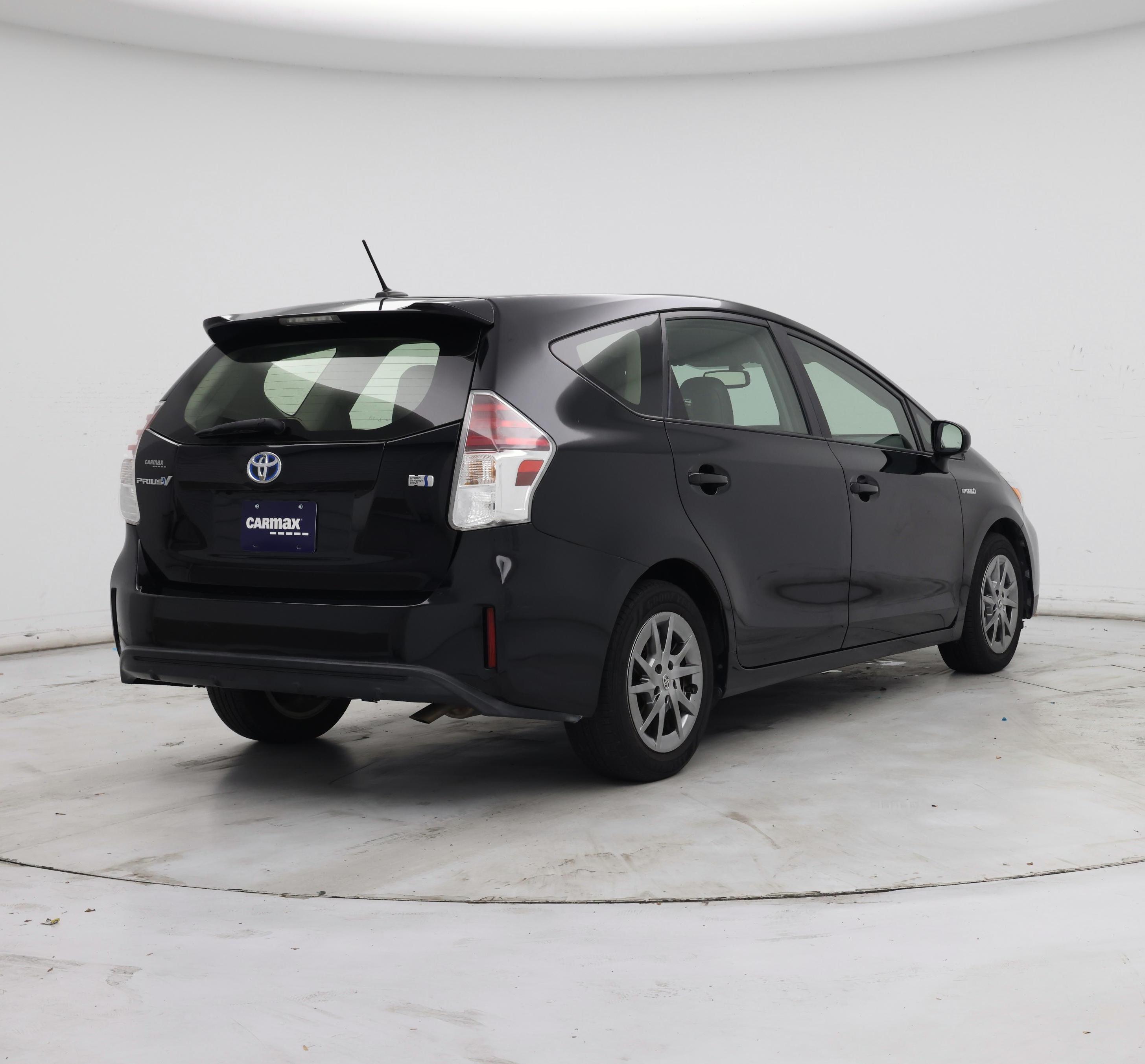 Thumbnail: 2017 Toyota Prius v - 8