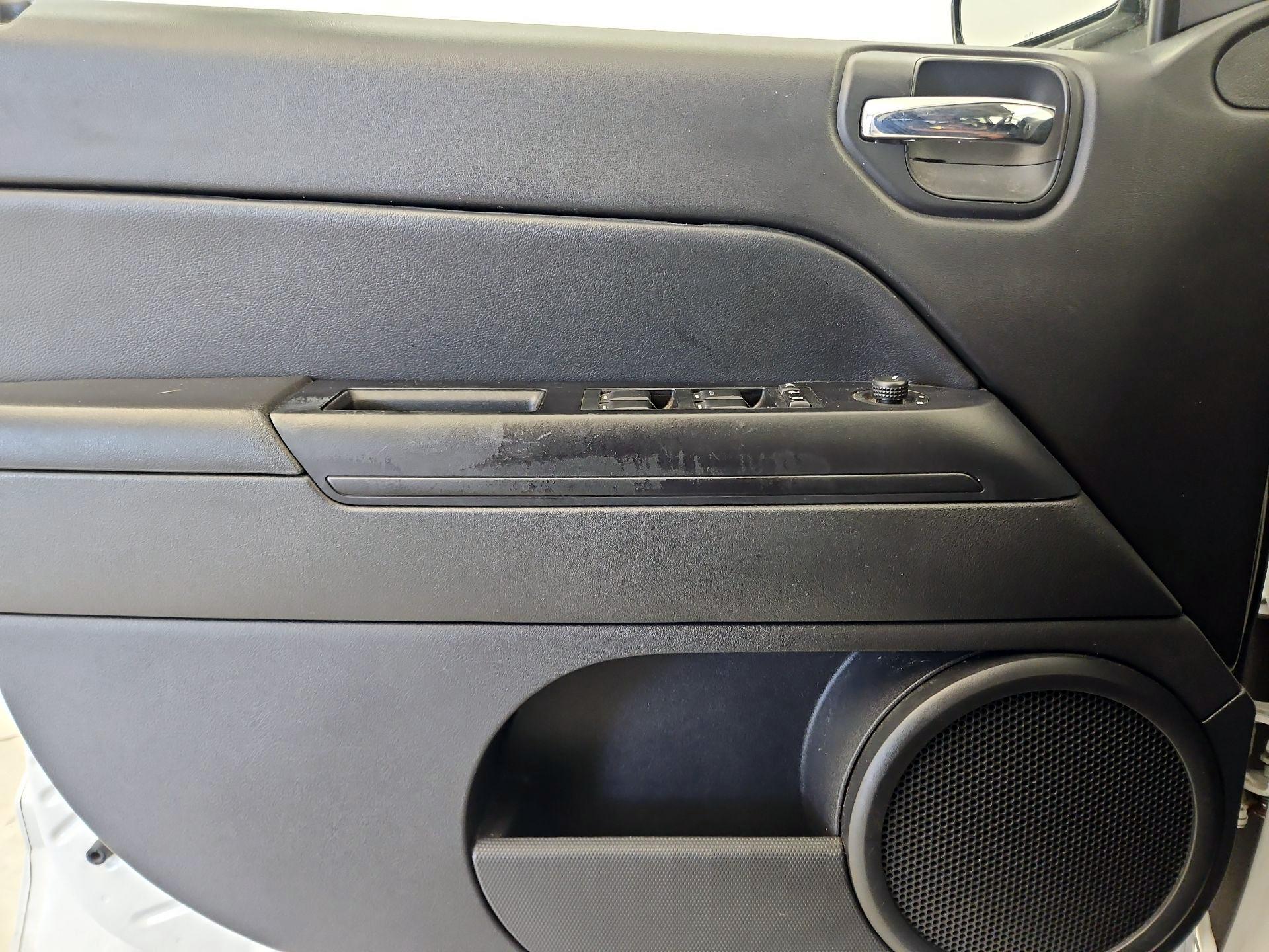 Thumbnail: 2014 Jeep Compass - 12