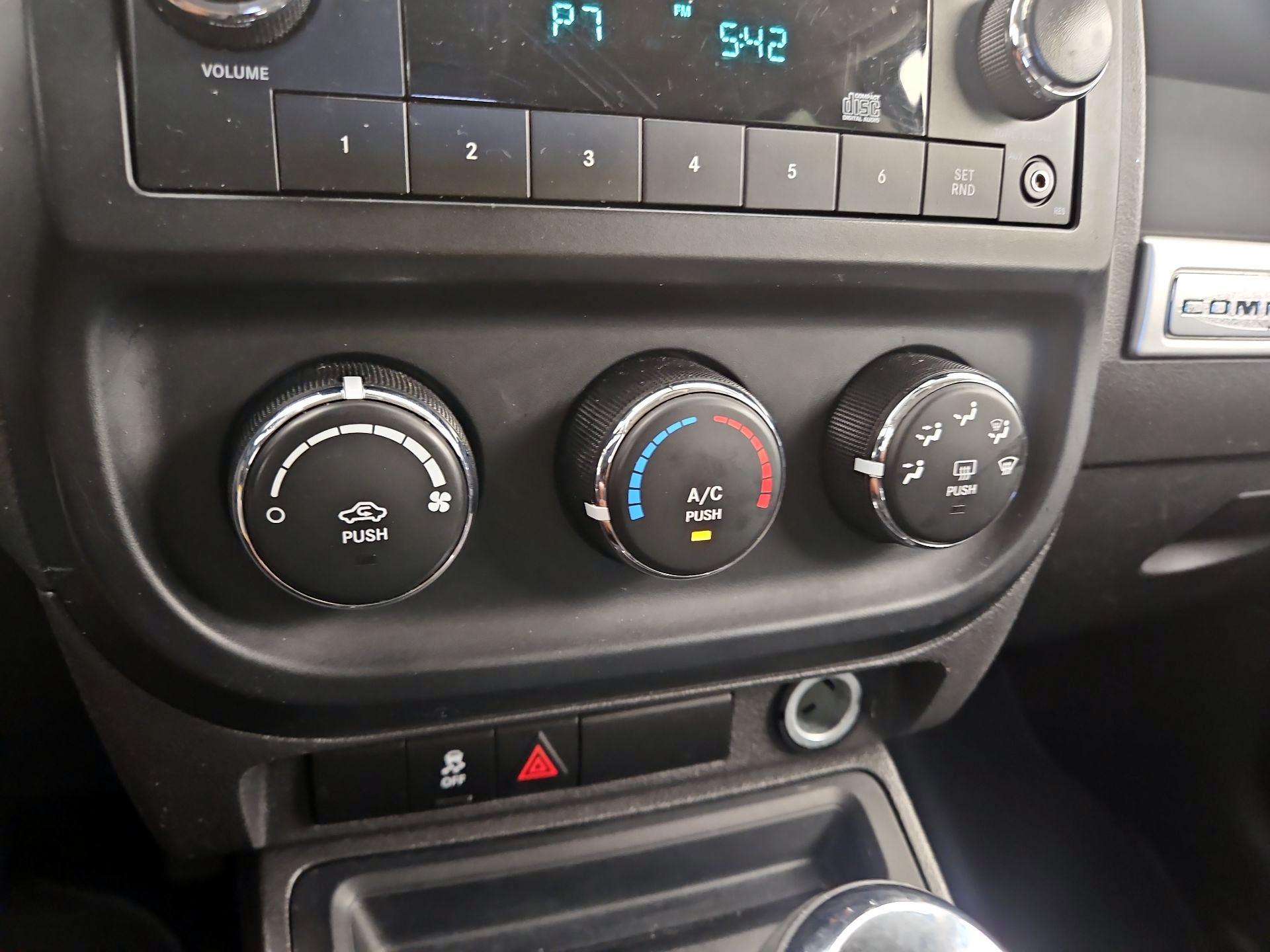 Thumbnail: 2014 Jeep Compass - 14