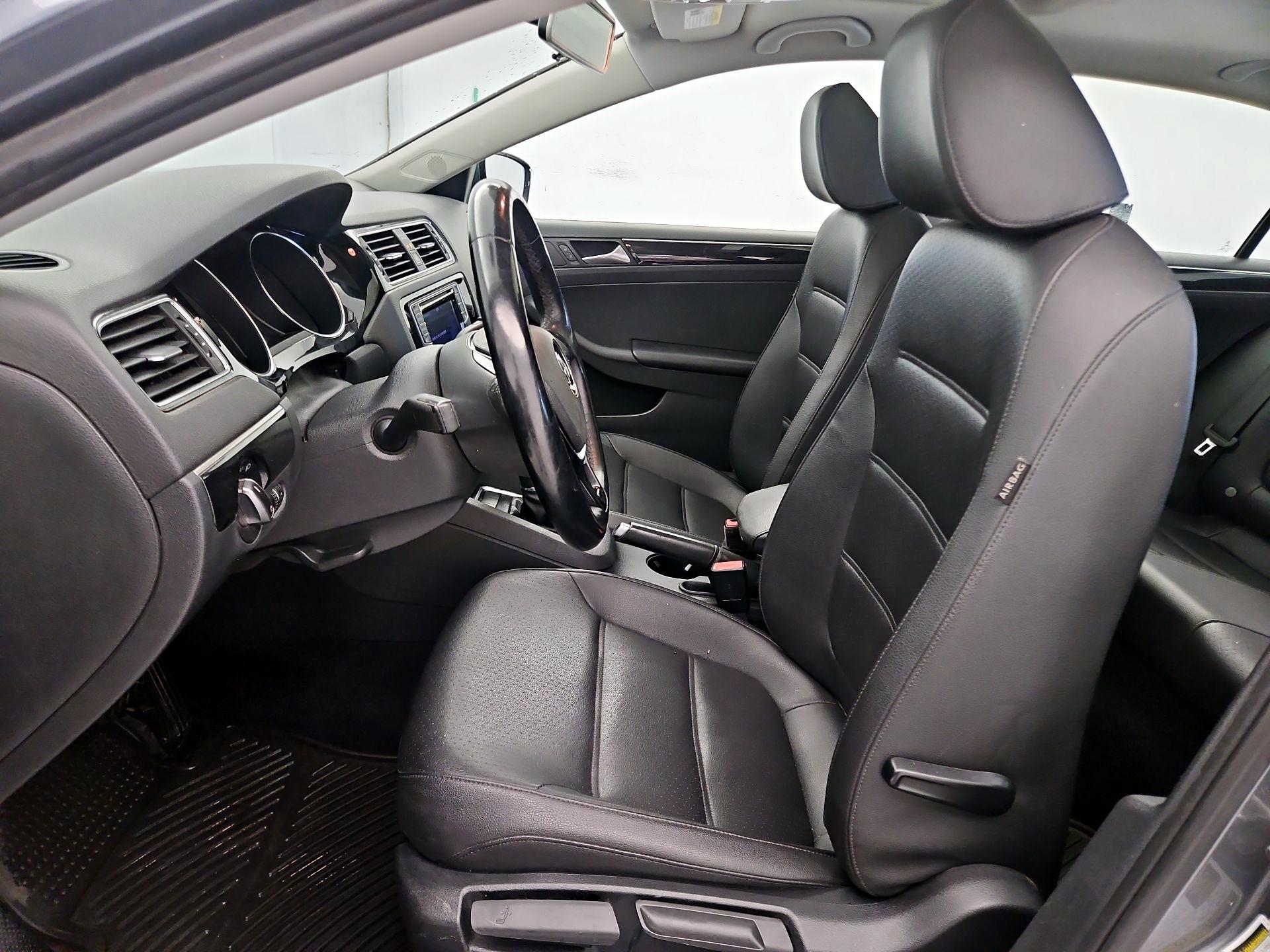 Thumbnail: 2016 Volkswagen Jetta - 11