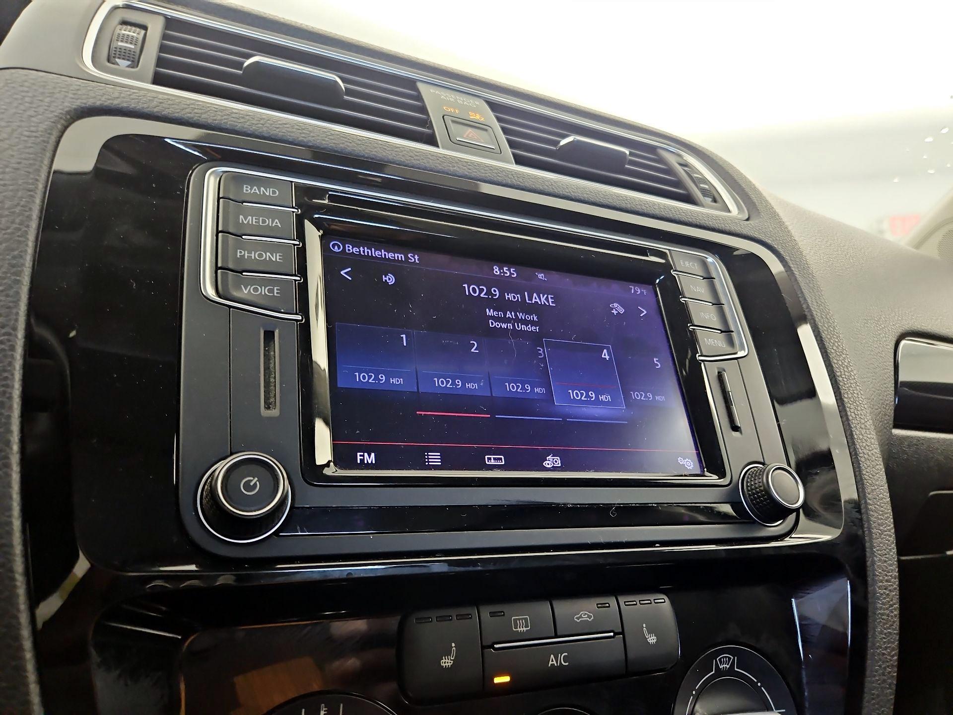 Thumbnail: 2016 Volkswagen Jetta - 16