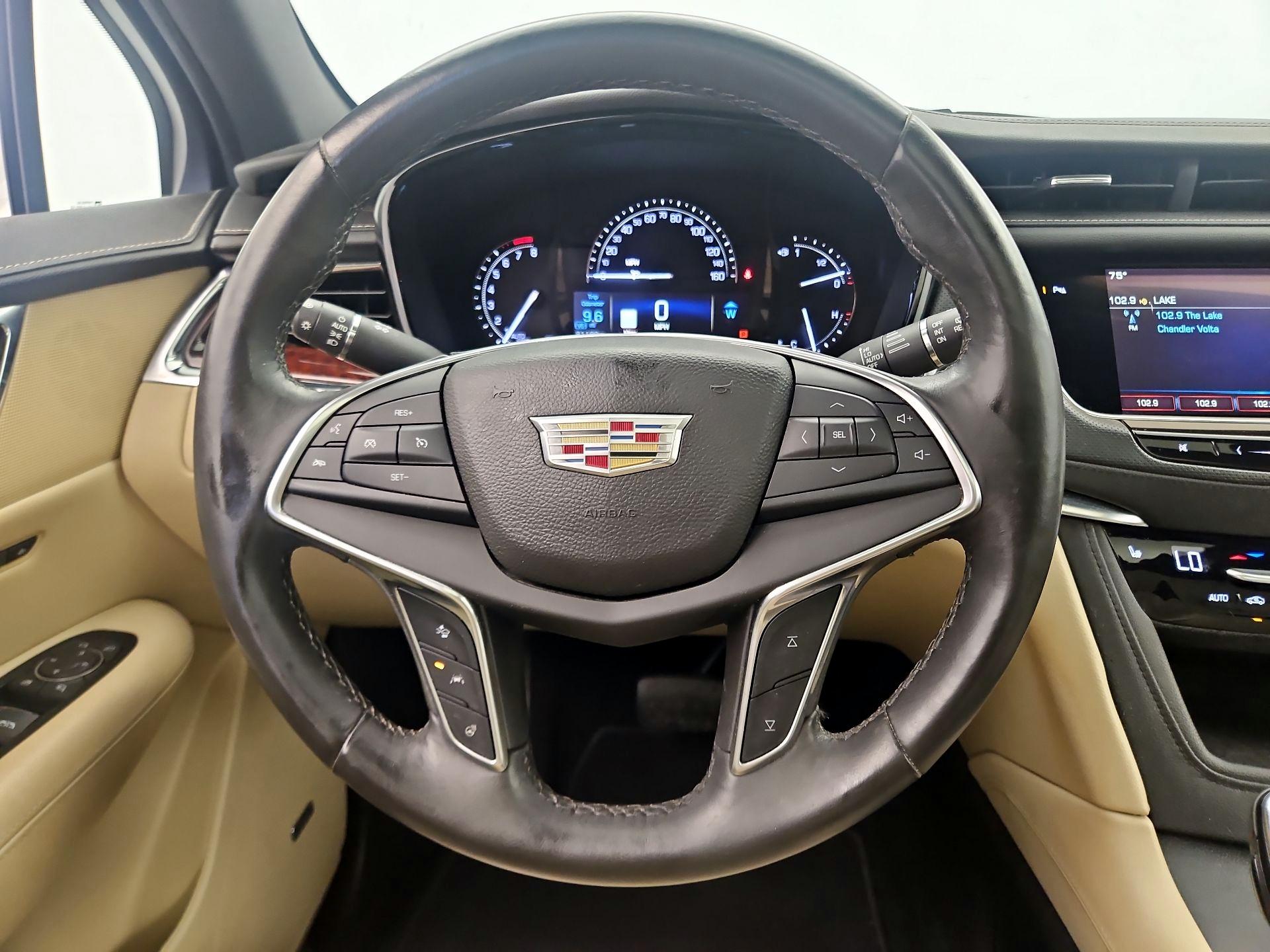 Thumbnail: 2017 Cadillac XT5 - 10